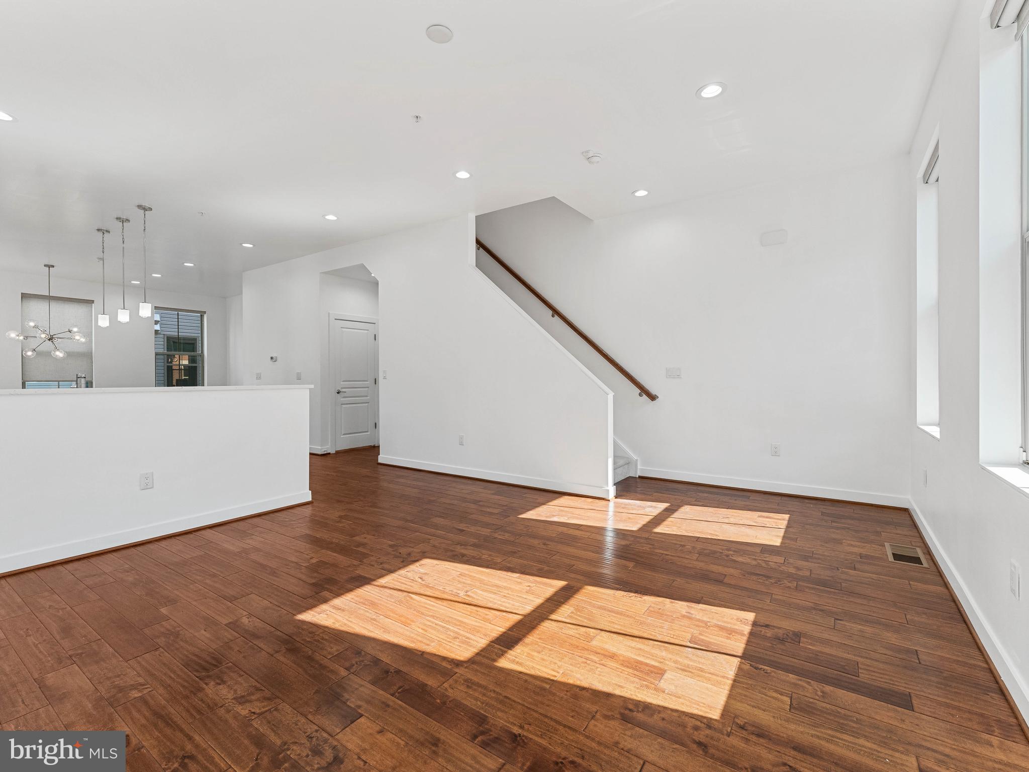 DICKINSON NARROWS - Residential