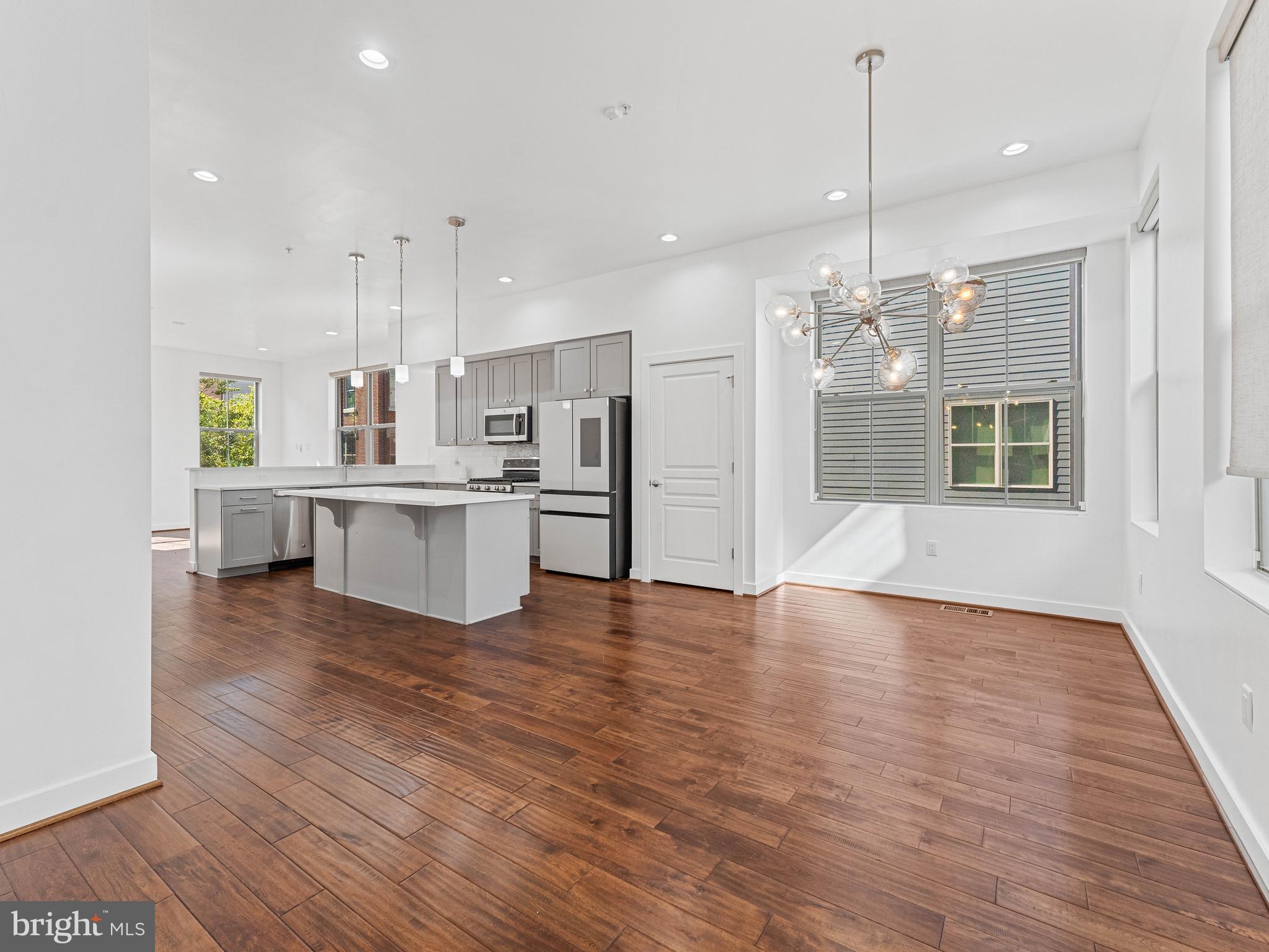 DICKINSON NARROWS - Residential