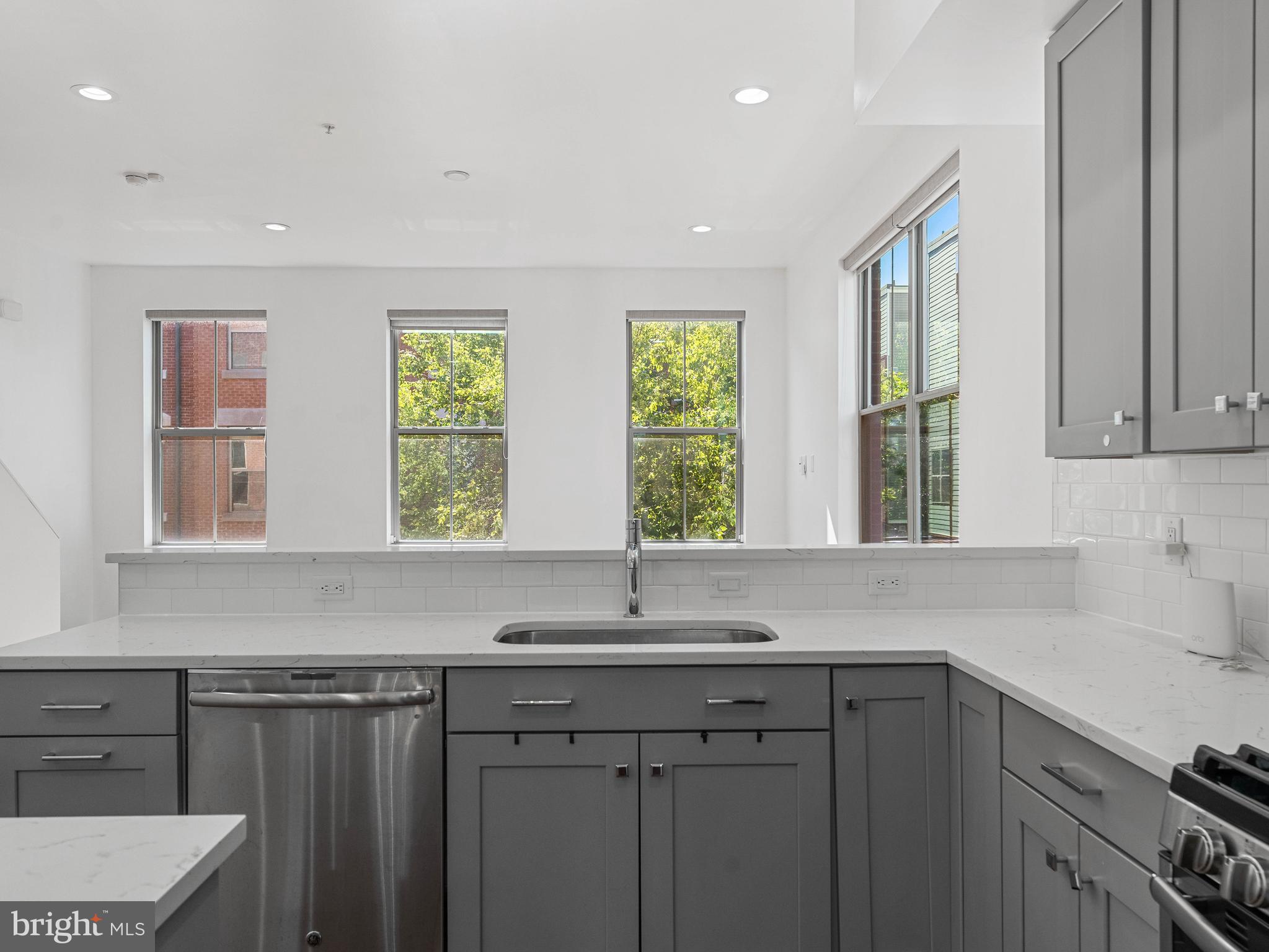 DICKINSON NARROWS - Residential