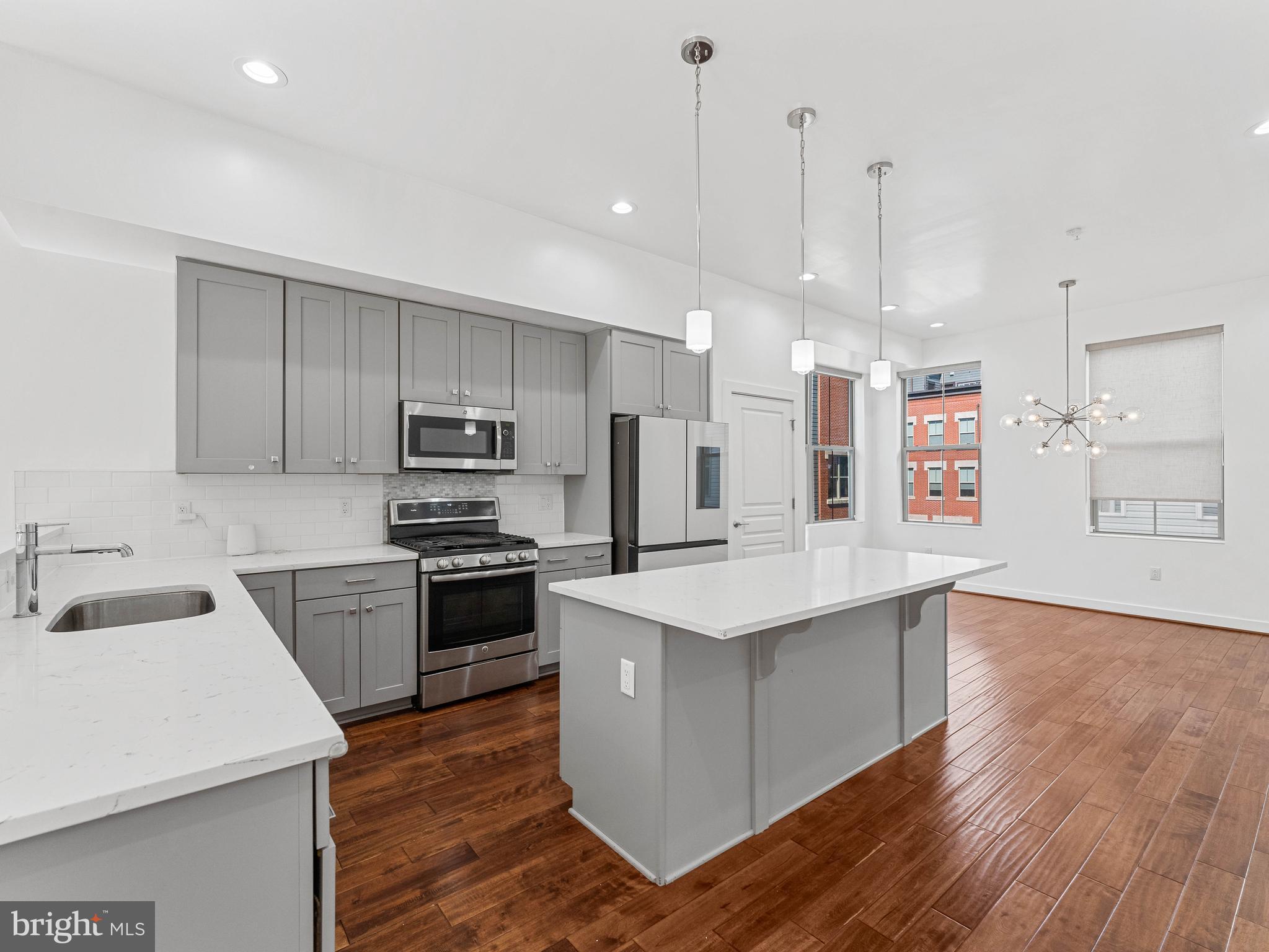 DICKINSON NARROWS - Residential