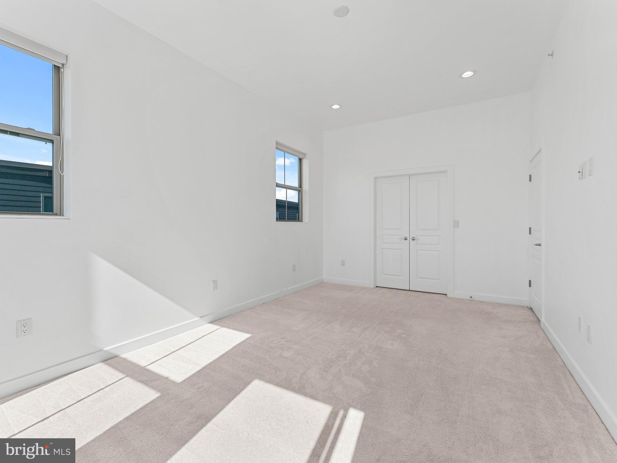 DICKINSON NARROWS - Residential