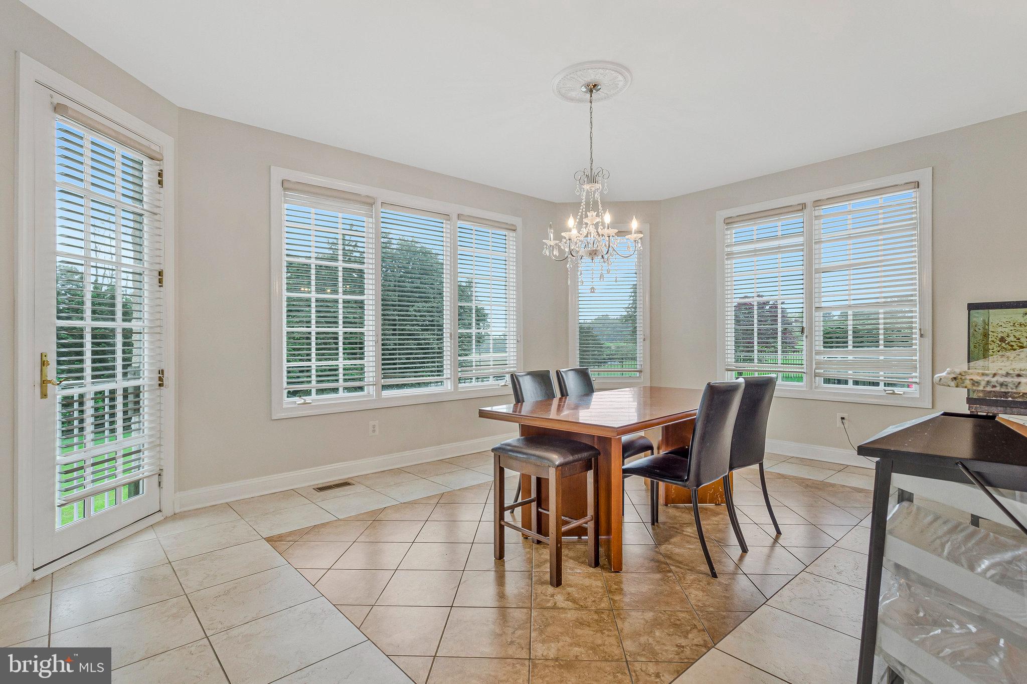 GOVERNORS MANOR - Residential