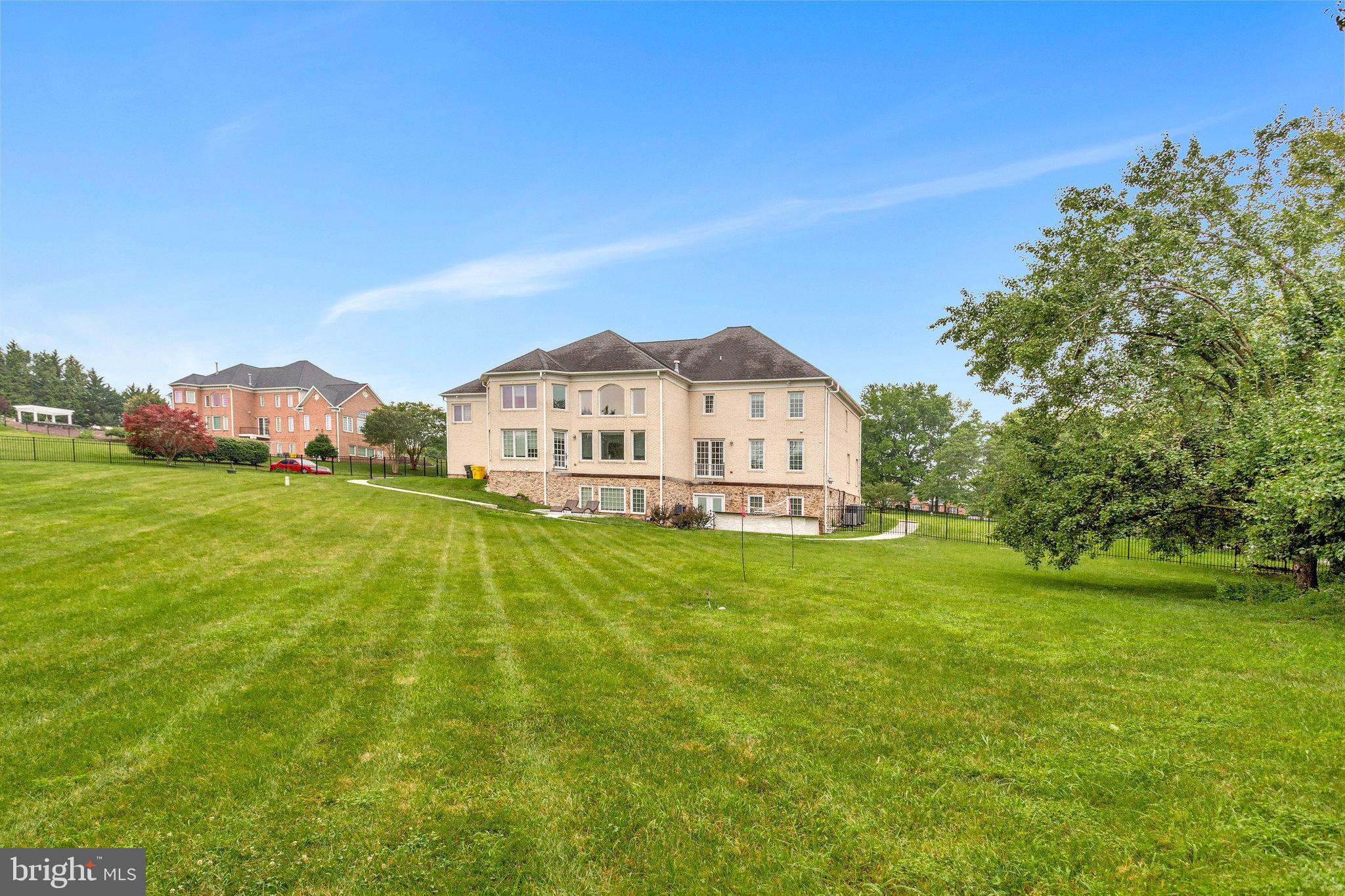 GOVERNORS MANOR - Residential