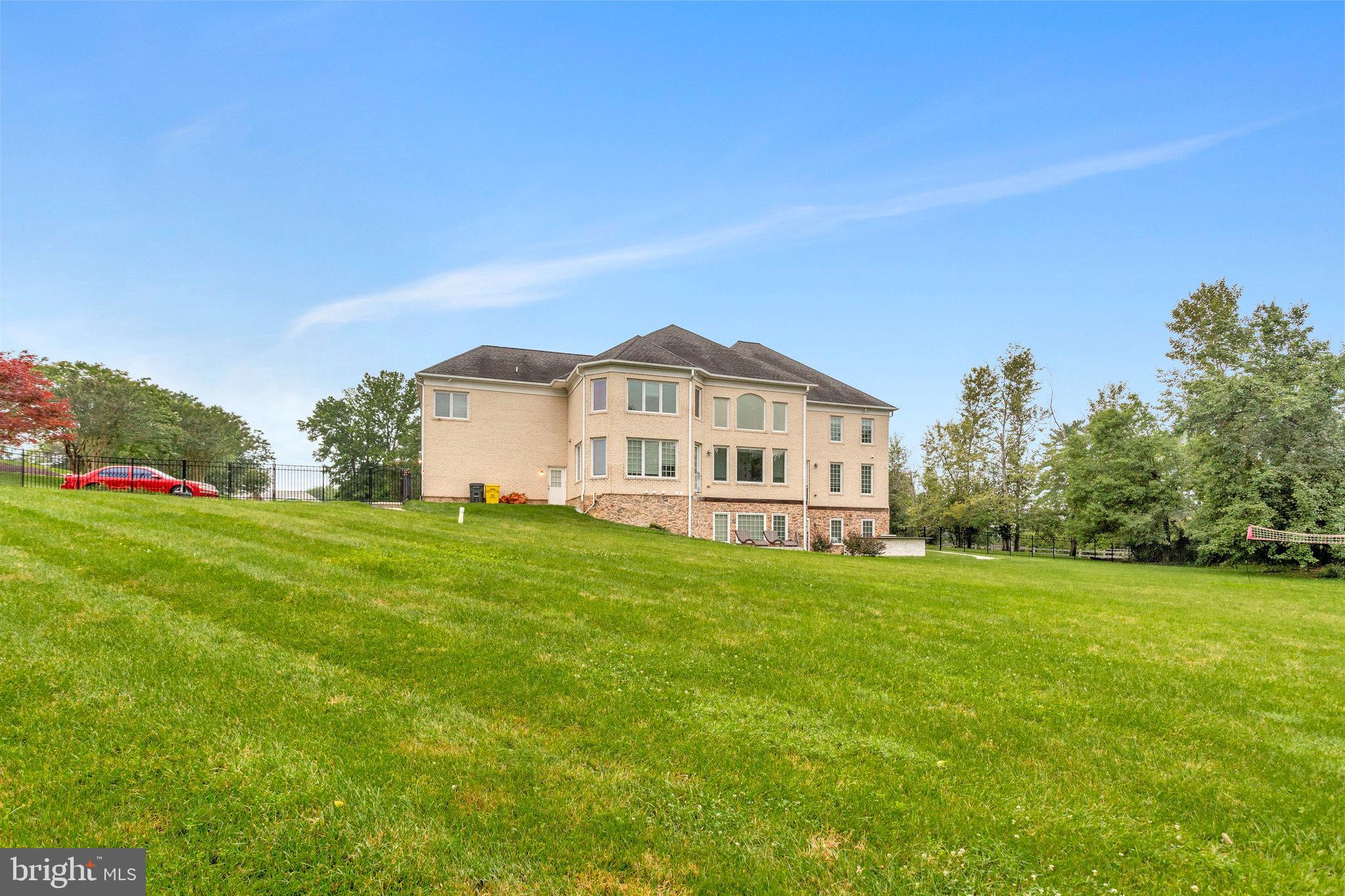 GOVERNORS MANOR - Residential