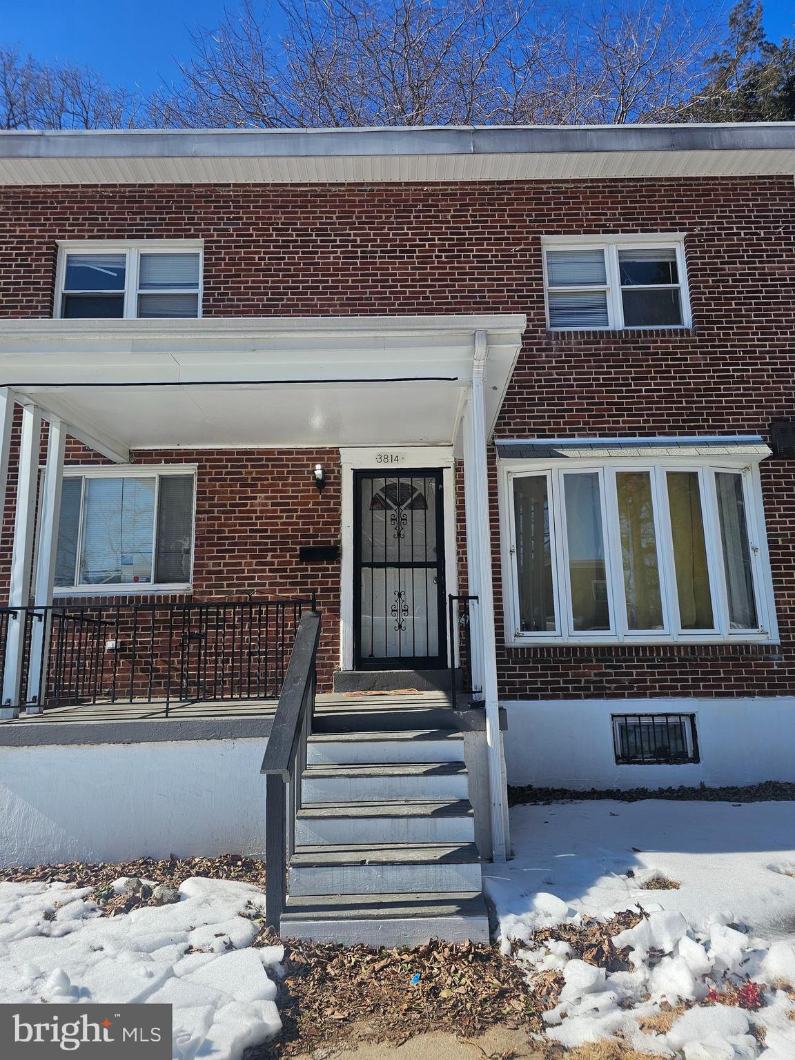 Investor Opportunity in Sought-After Howard Park! Property must be listed as active for 15 days as per lender guidelines. 
Rare chance to secure a property in the desirable Howard Park community at just $135,000. This home experienced significant flooding and has not been restored; however, the insurance company has already completed professional dry-out services and removed the flooring, giving investors a head start on the renovation process.
The property will require a full rehab. Electrical issues are present with partial power loss, and all appliances are currently non-functional.
For the right investor, this is a prime opportunity to renovate and add serious value in a strong neighborhood. The home also features a spacious backyard, offering additional potential for outdoor living or expansion.
Sold strictly as-is. Short sale. Cash or renovation financing preferred. No utilities on. Use caution when entering. Buyer to verify all property condition, utilities, and potential use. Seller will make no repairs.