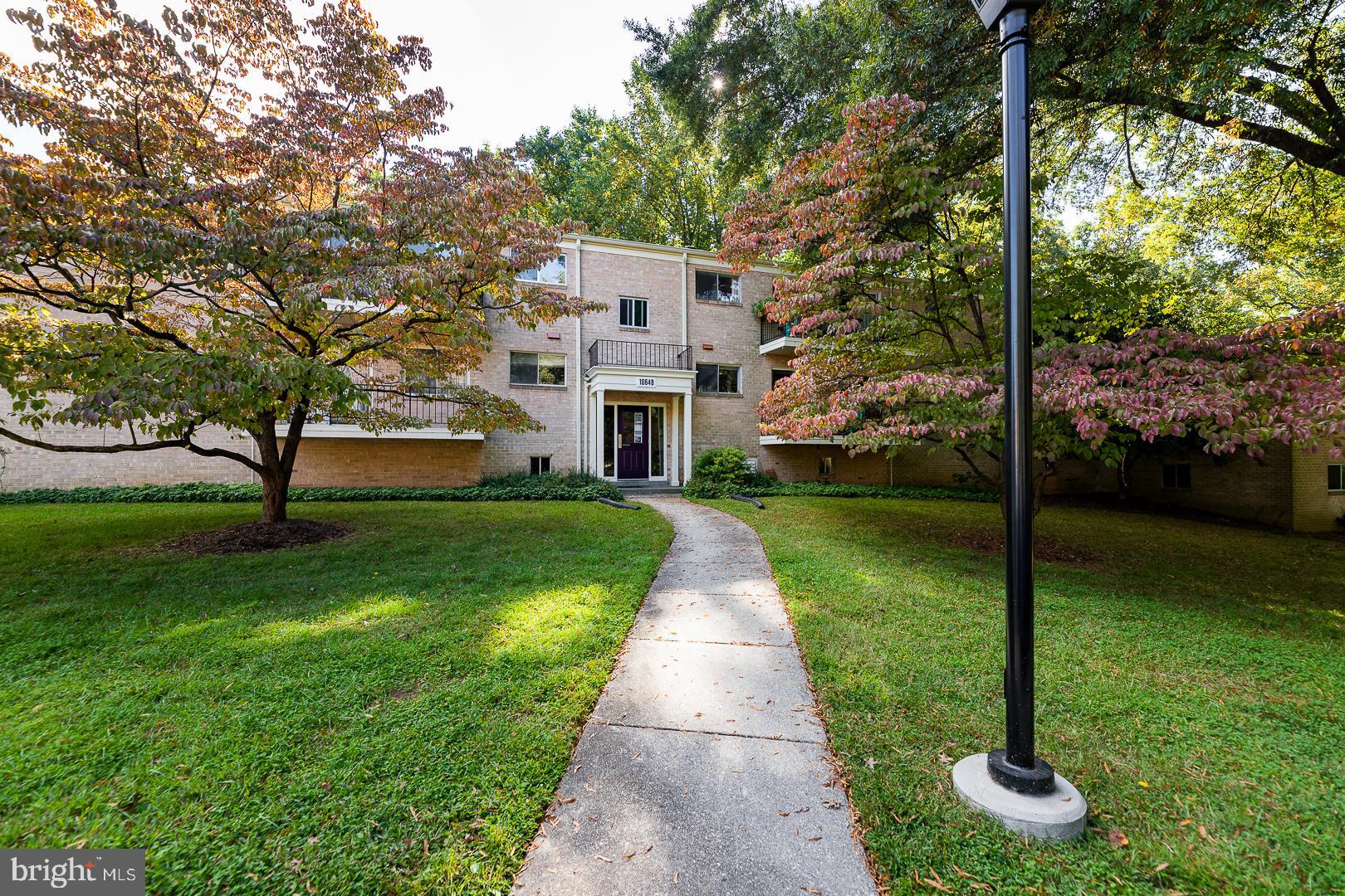 GREAT NEW LISTING. ***OPEN SUNDAY 10/11 FROM 1 TO 4 PM *** SELDOM AVAILABLE 2 BR 2 BA. VERY DESIRABLE! 2 BEDROOMS, TWO FULL BATHROOMS. TOP FLOOR. BALCONY. ON THE BACK OF THE BUILDING OVER LOOKING BEAUTIFUL WOODED SETTING. GREAT SUNLIGHT.  UPDATED.  GREAT HOME! IMMACULATELY KEPT. MODERN KITCHEN. STATE OF THE ART BATHROOMS..BOTH FULLY RENOVATED IN 2019.