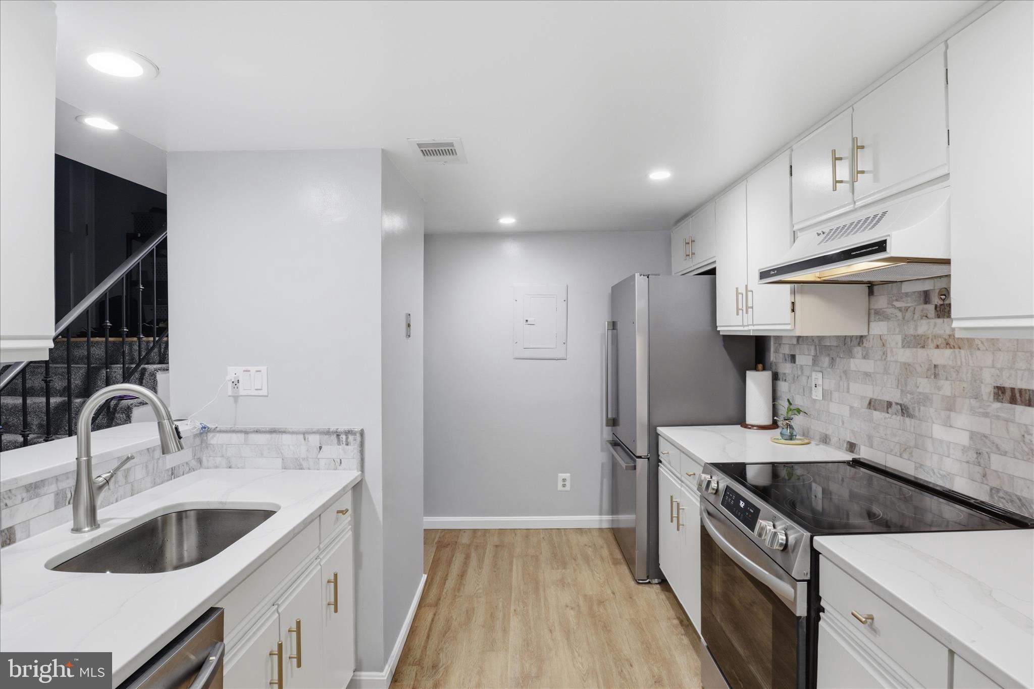 GRAYS POINTE - Residential