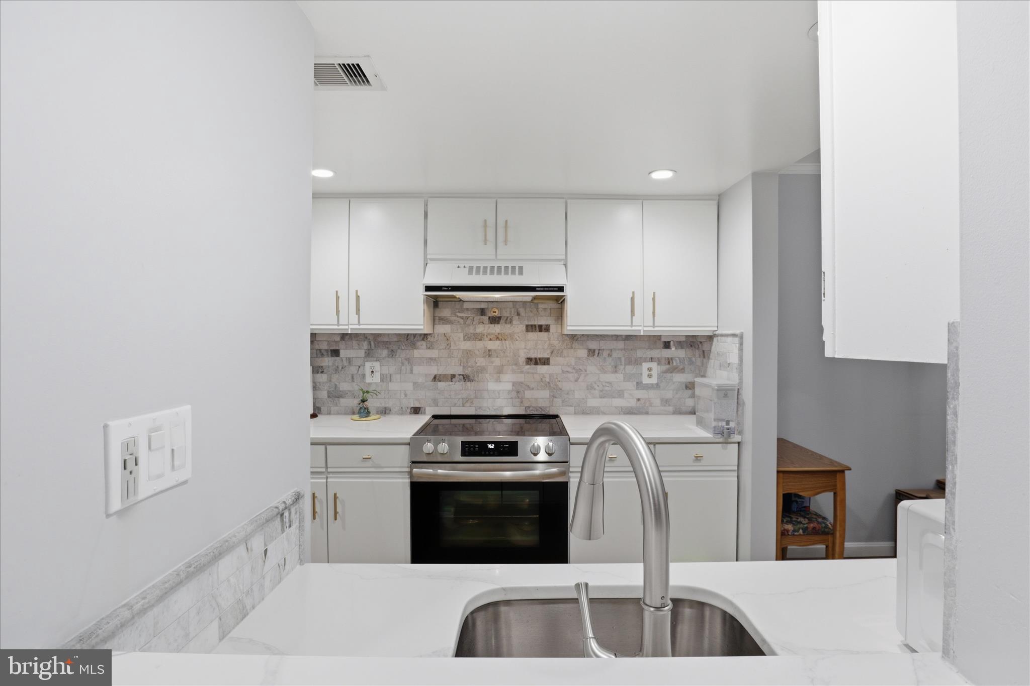 GRAYS POINTE - Residential
