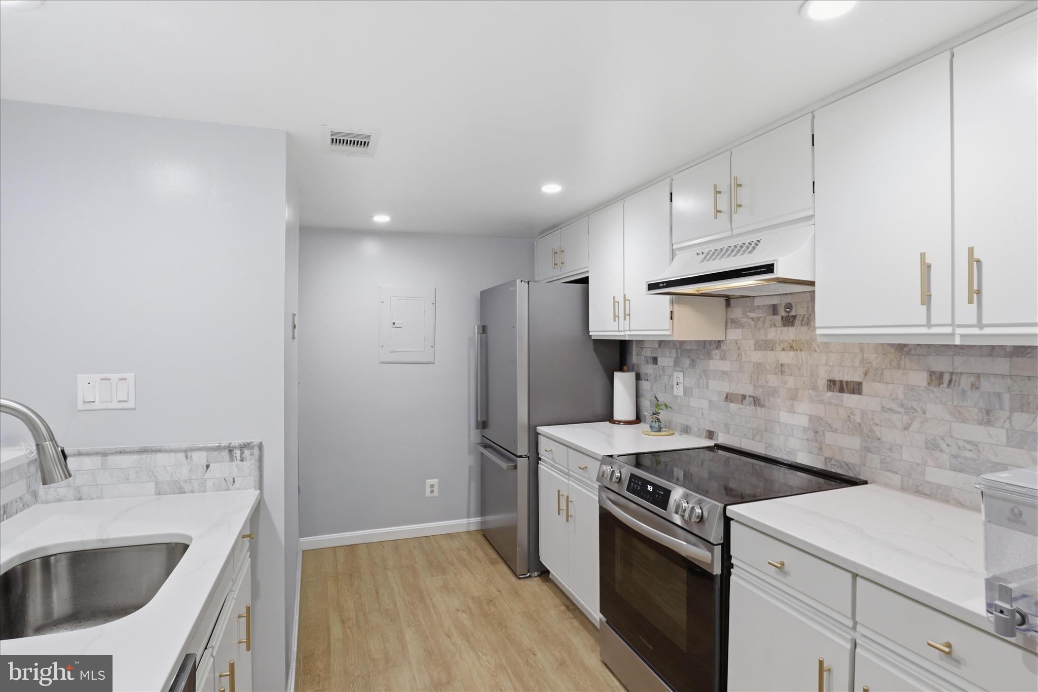 GRAYS POINTE - Residential