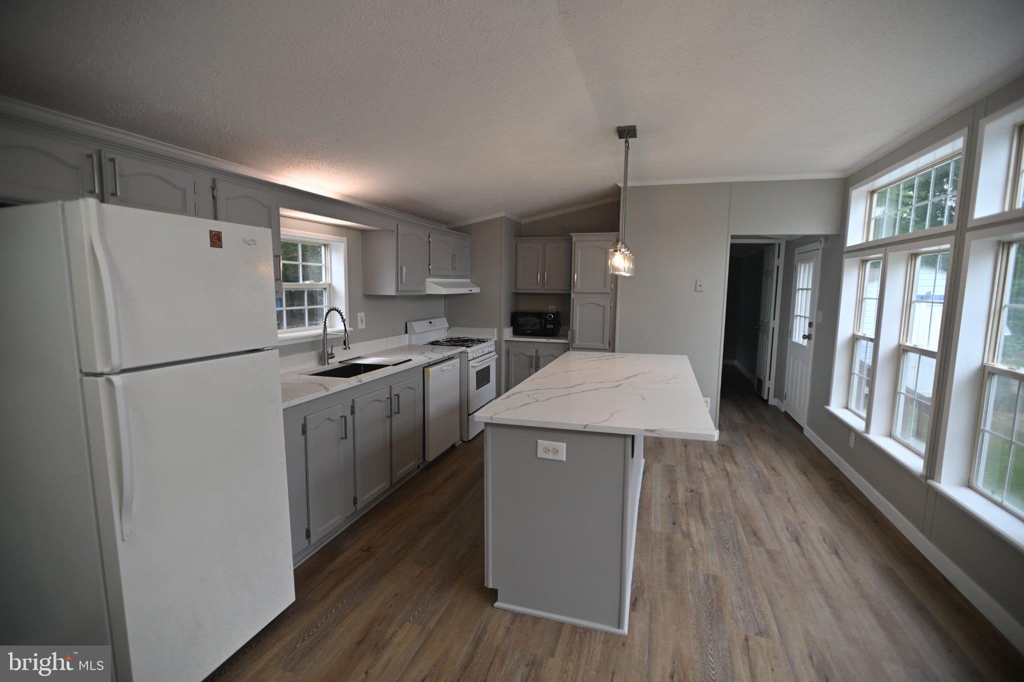 BOONES ESTATES - Residential