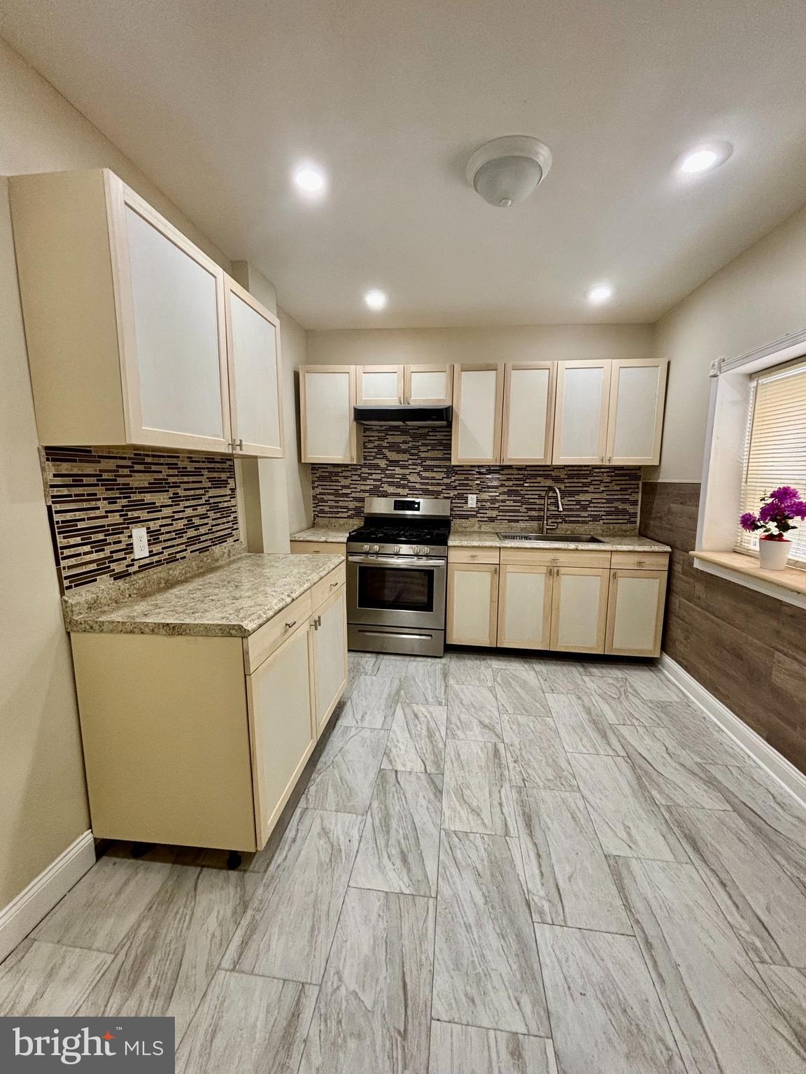 KENSINGTON - Residential