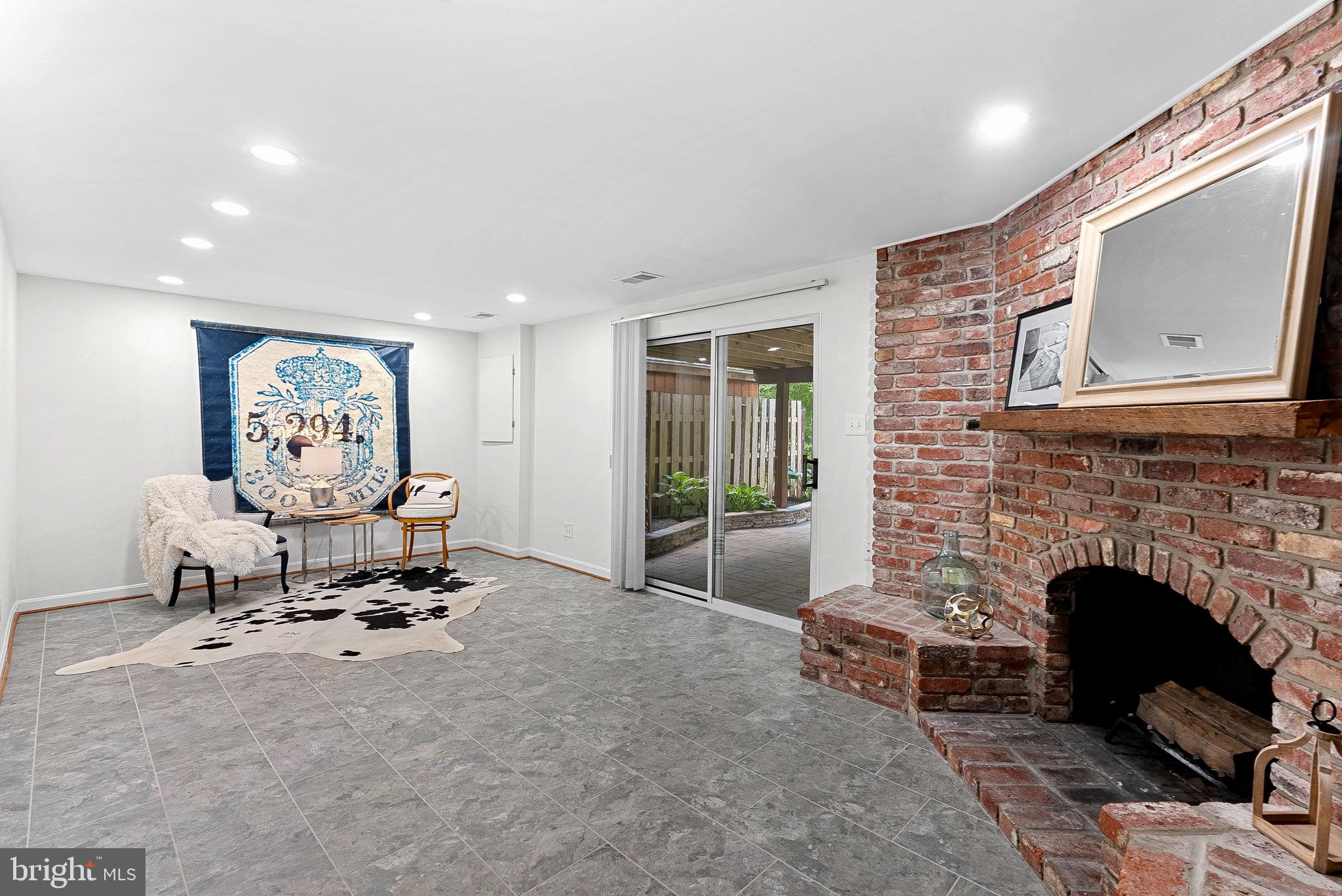 LAKE BRADDOCK - Residential