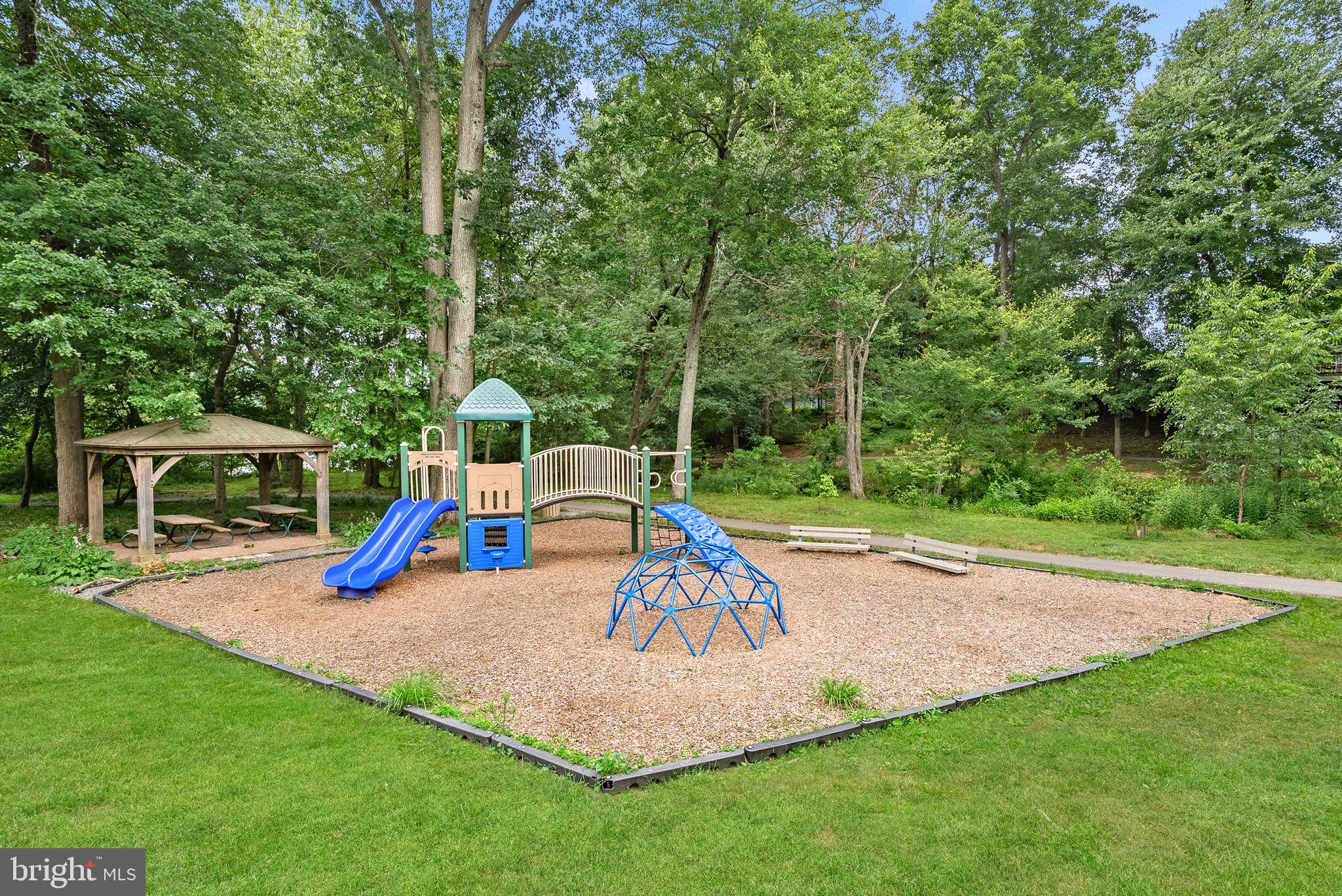 LAKE BRADDOCK - Residential