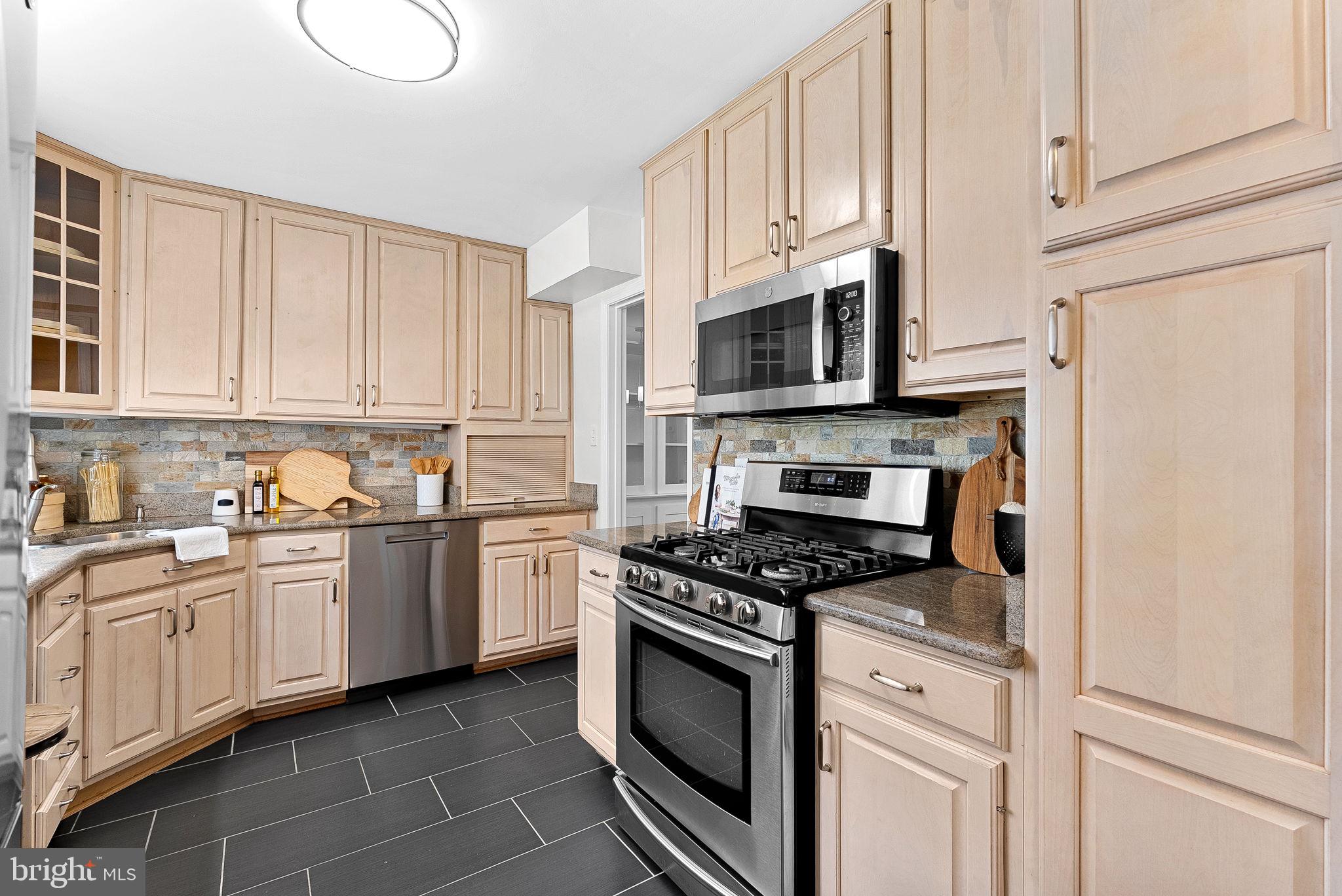 LAKE BRADDOCK - Residential