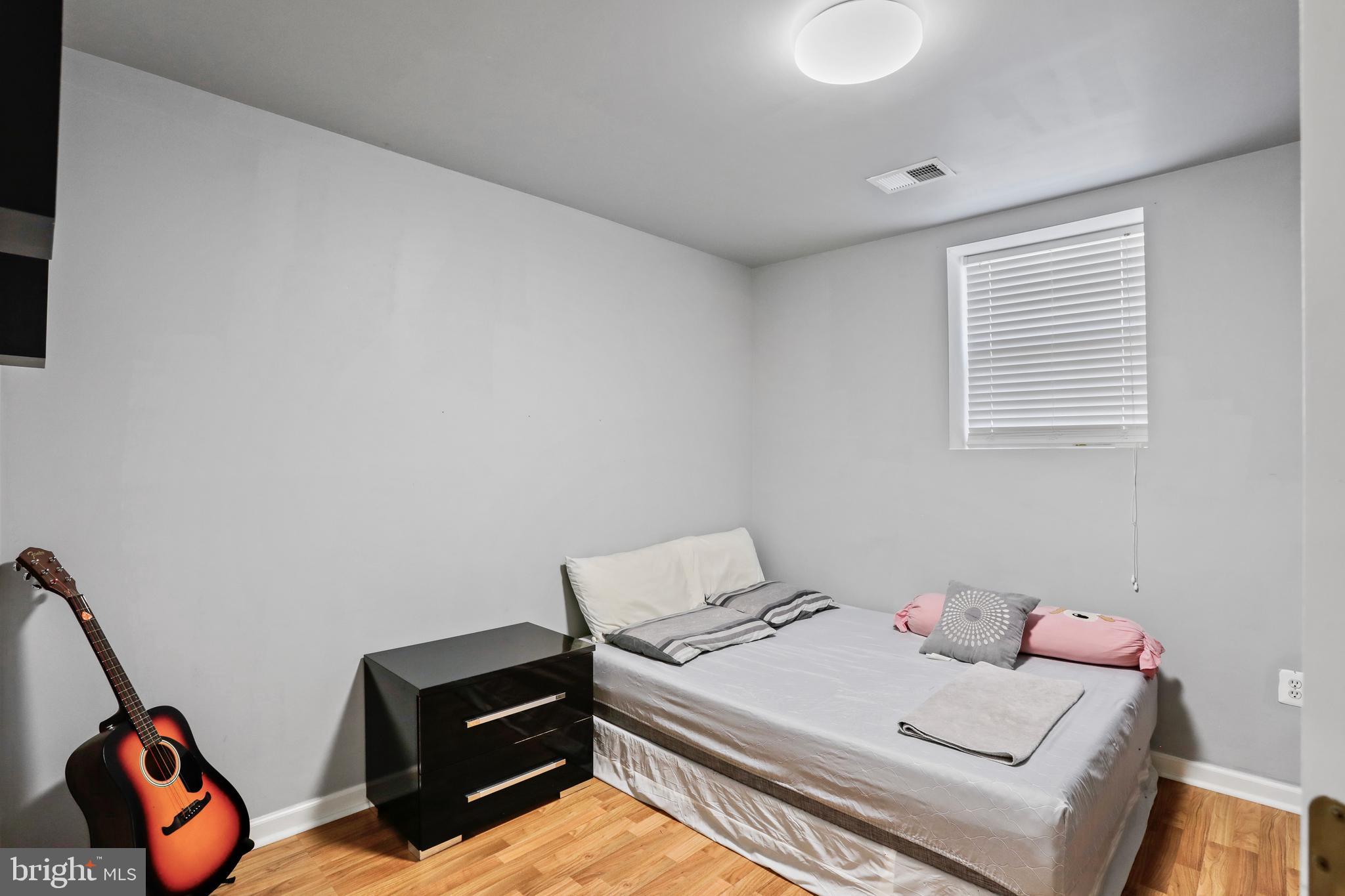 ROUND HILL - Residential