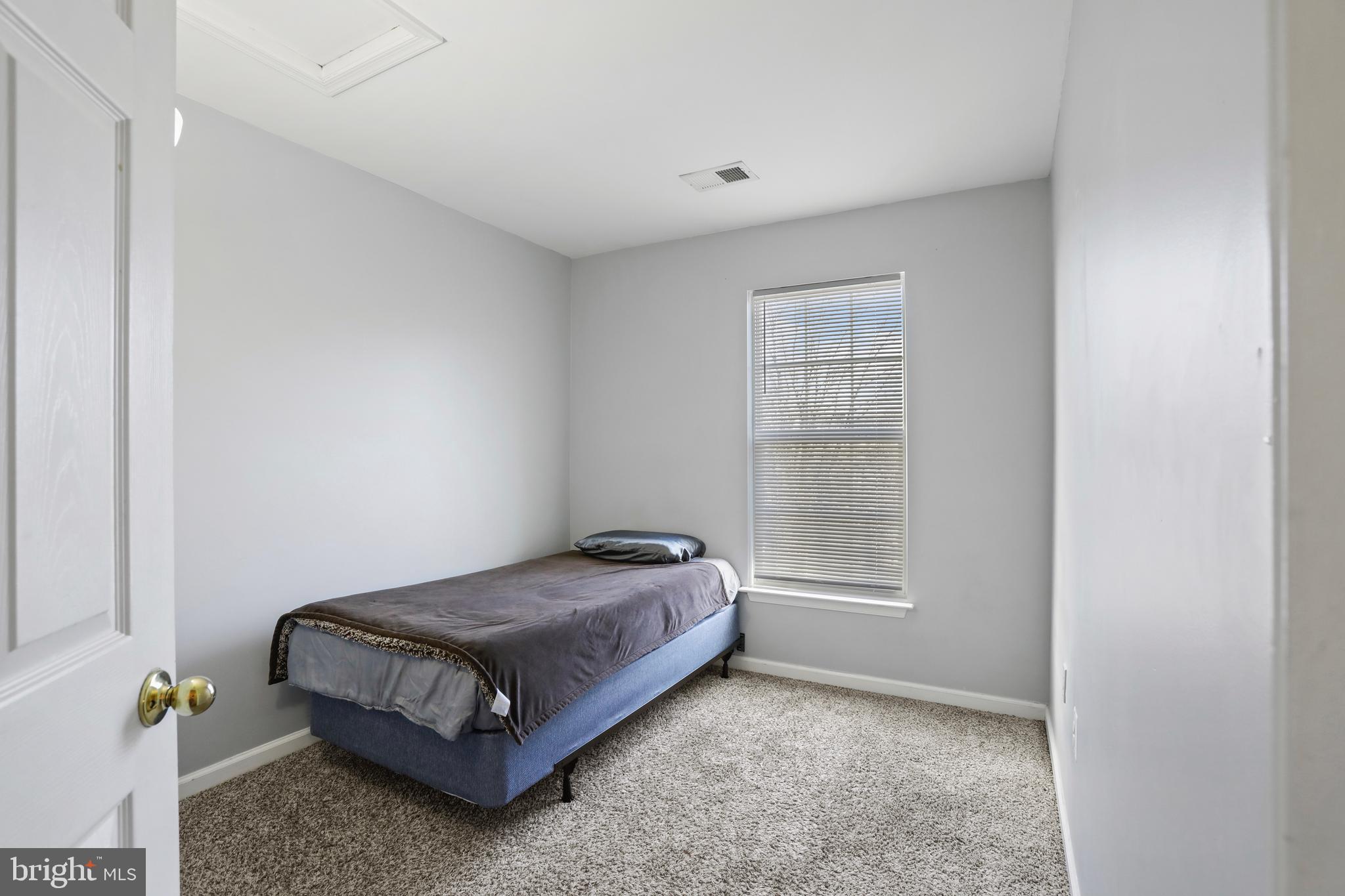 ROUND HILL - Residential