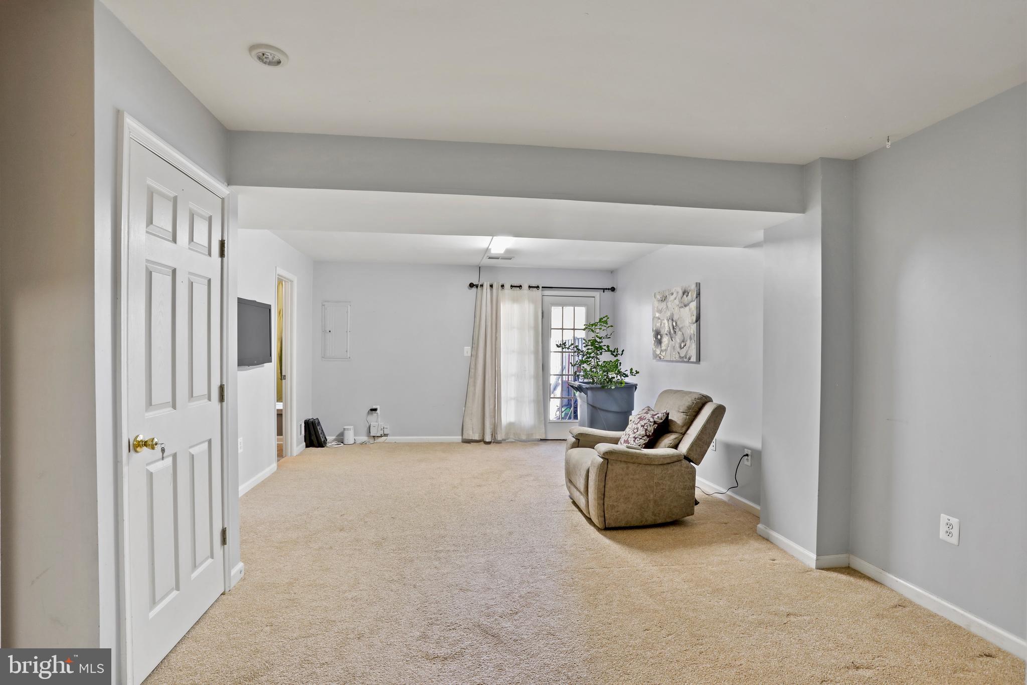 ROUND HILL - Residential
