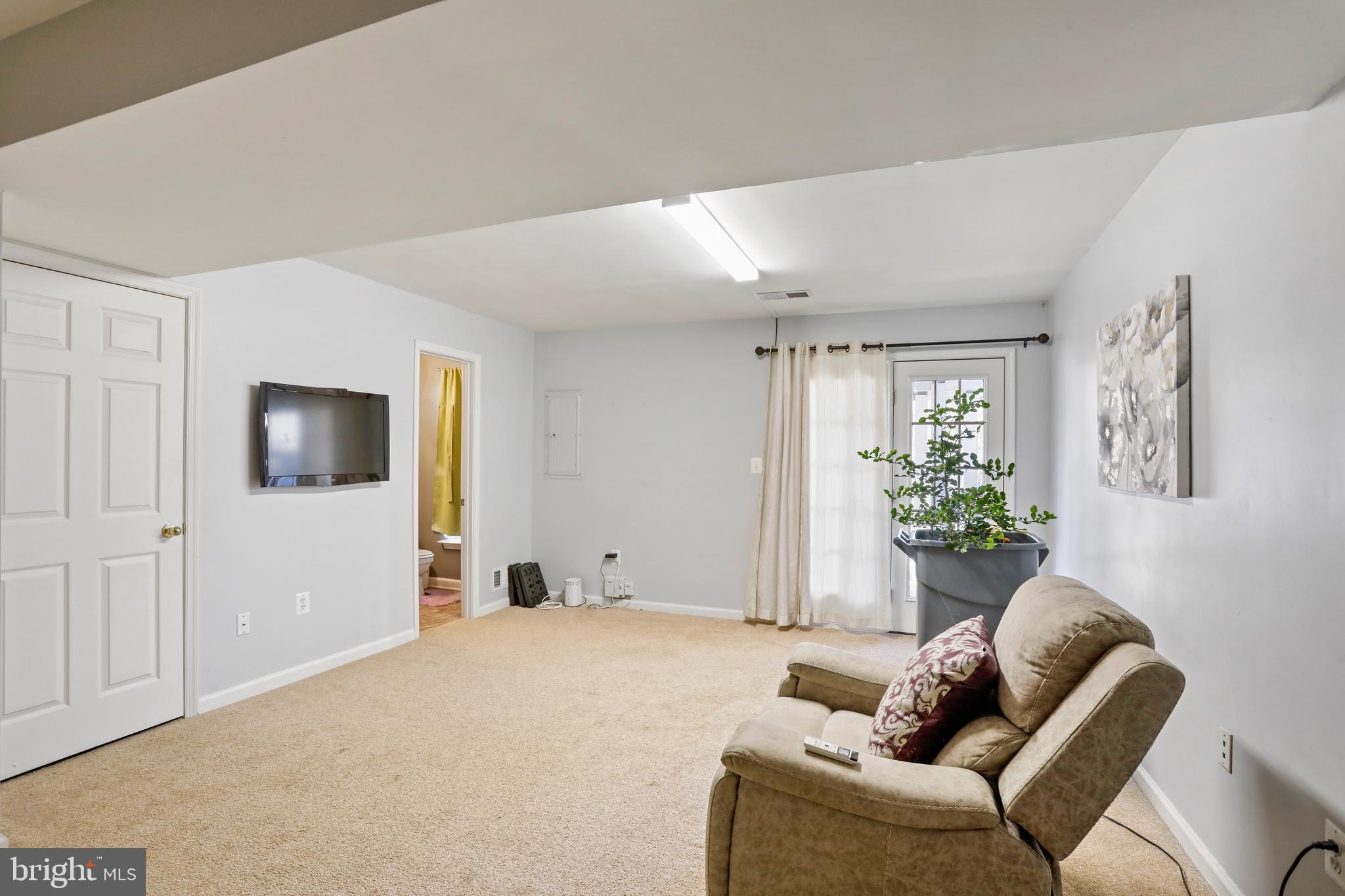 ROUND HILL - Residential