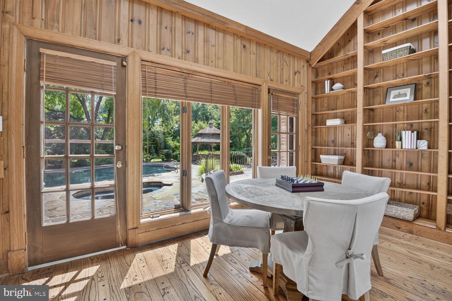 RIVER OAKS FARM - Residential