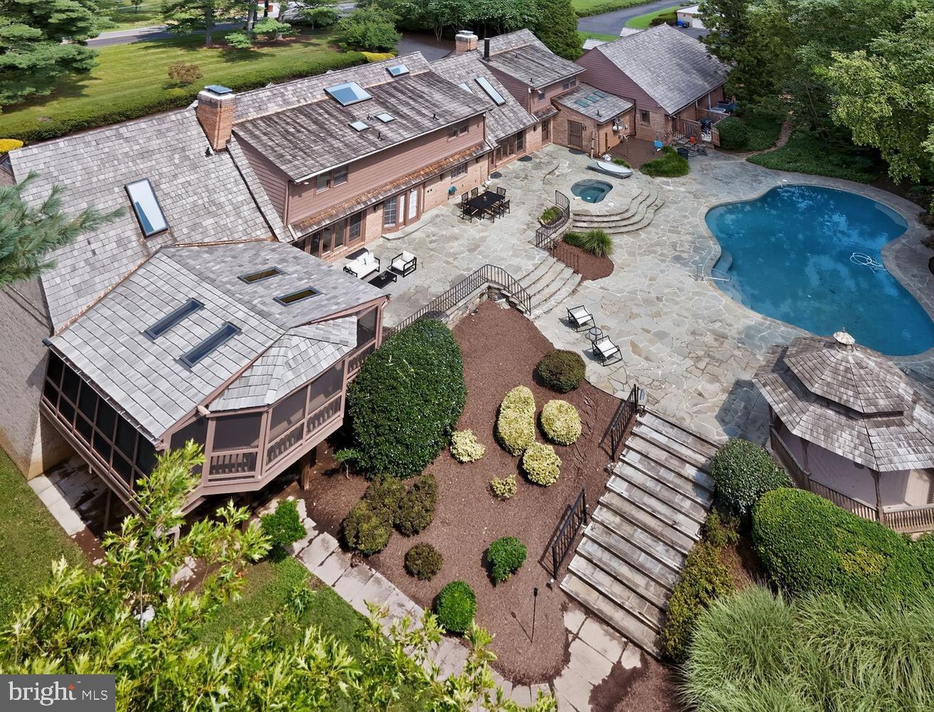 RIVER OAKS FARM - Residential