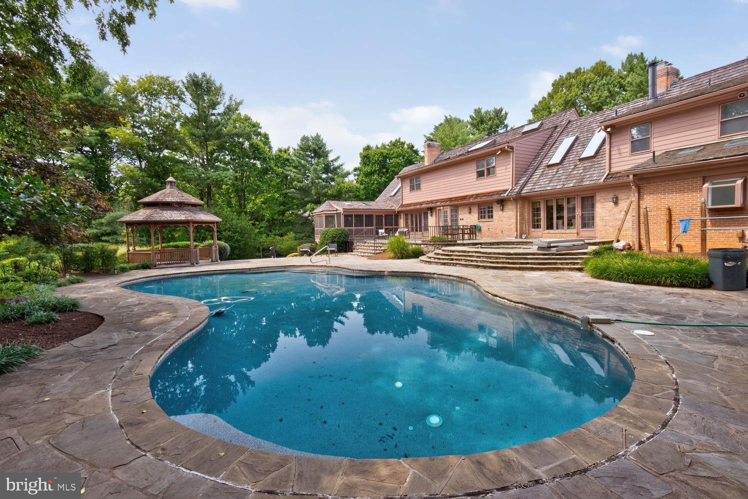 RIVER OAKS FARM - Residential