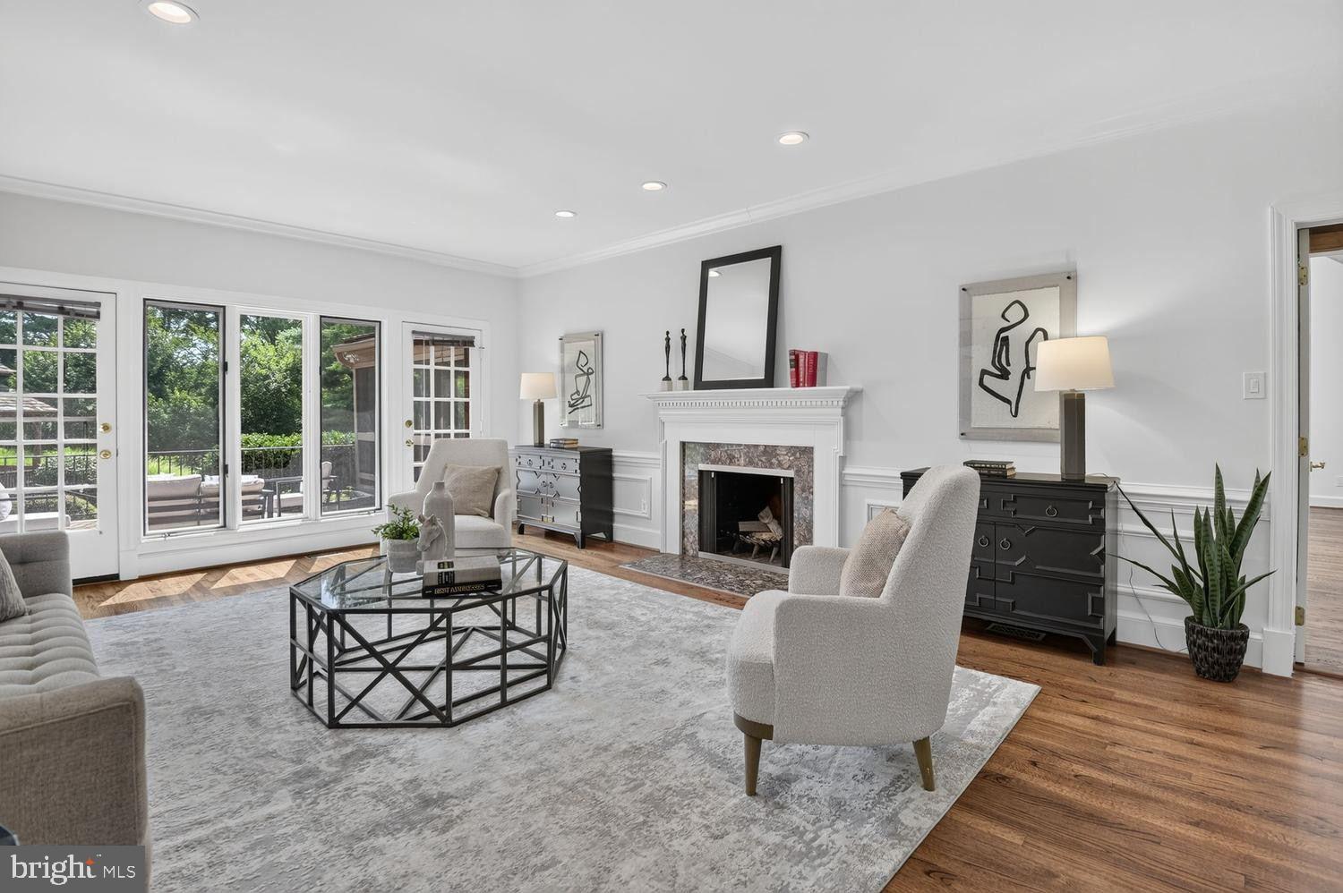 RIVER OAKS FARM - Residential