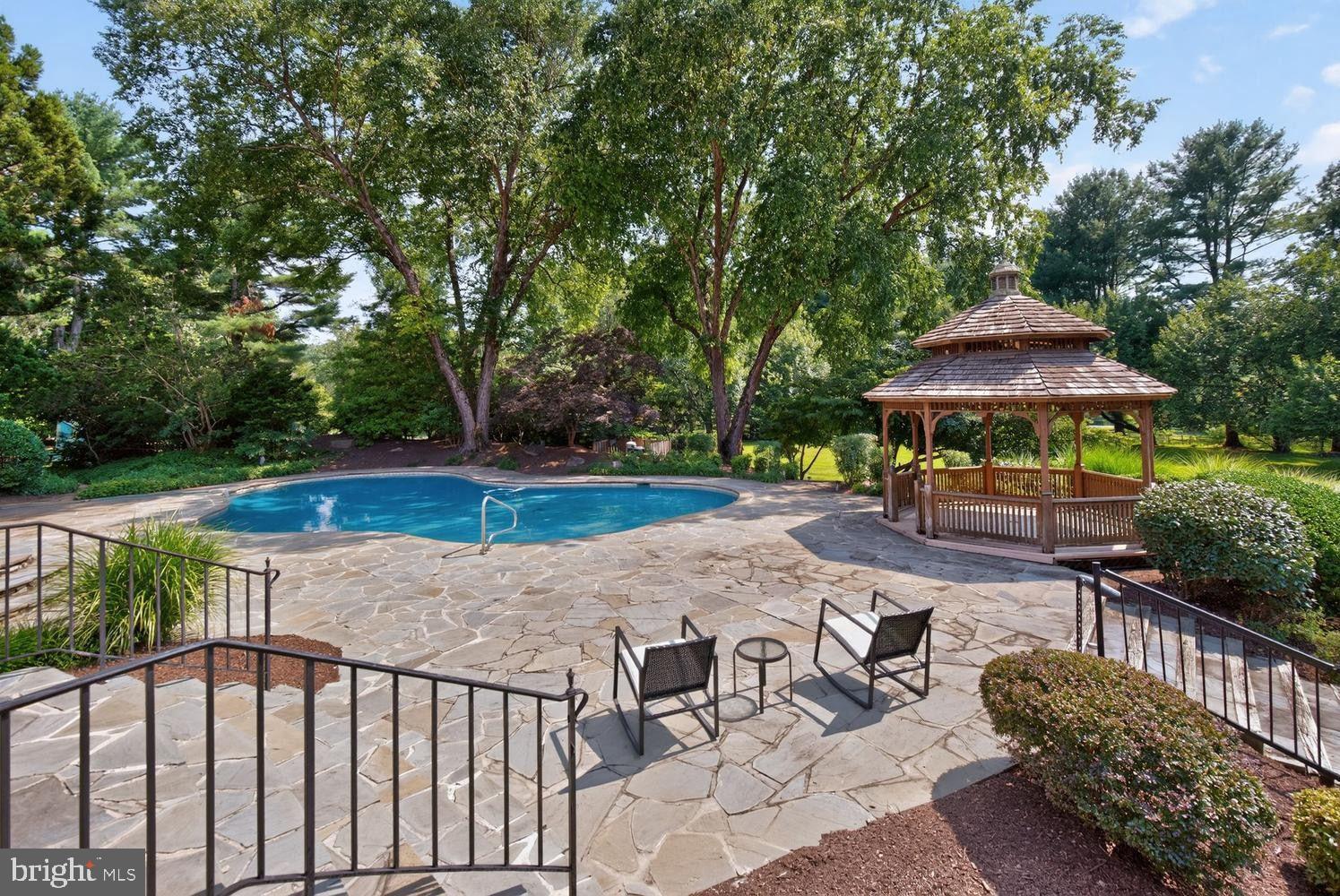 RIVER OAKS FARM - Residential