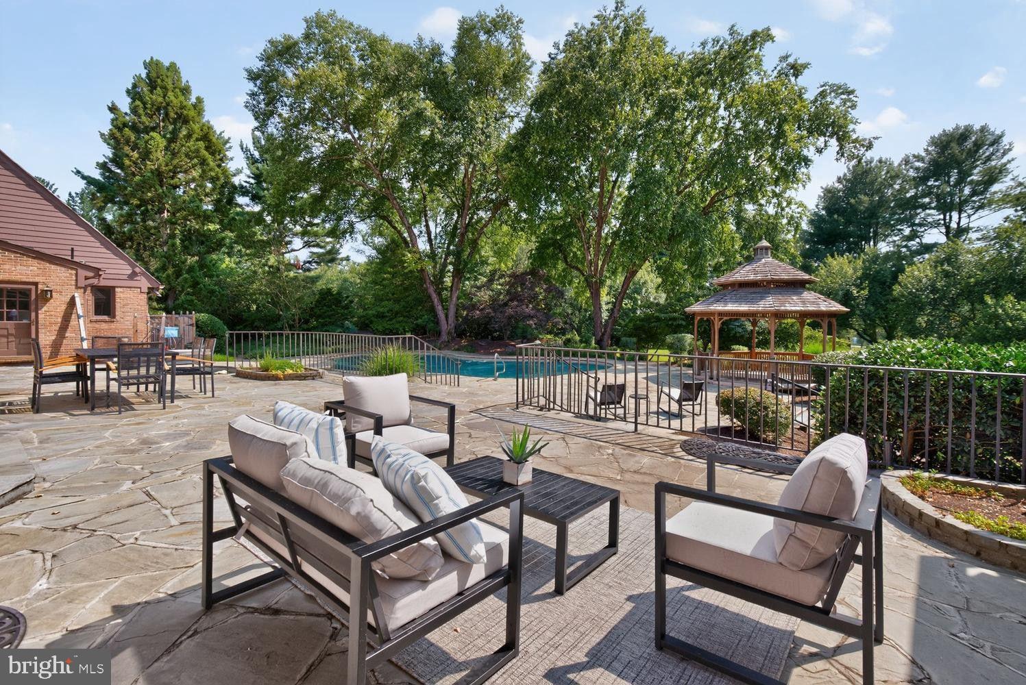 RIVER OAKS FARM - Residential