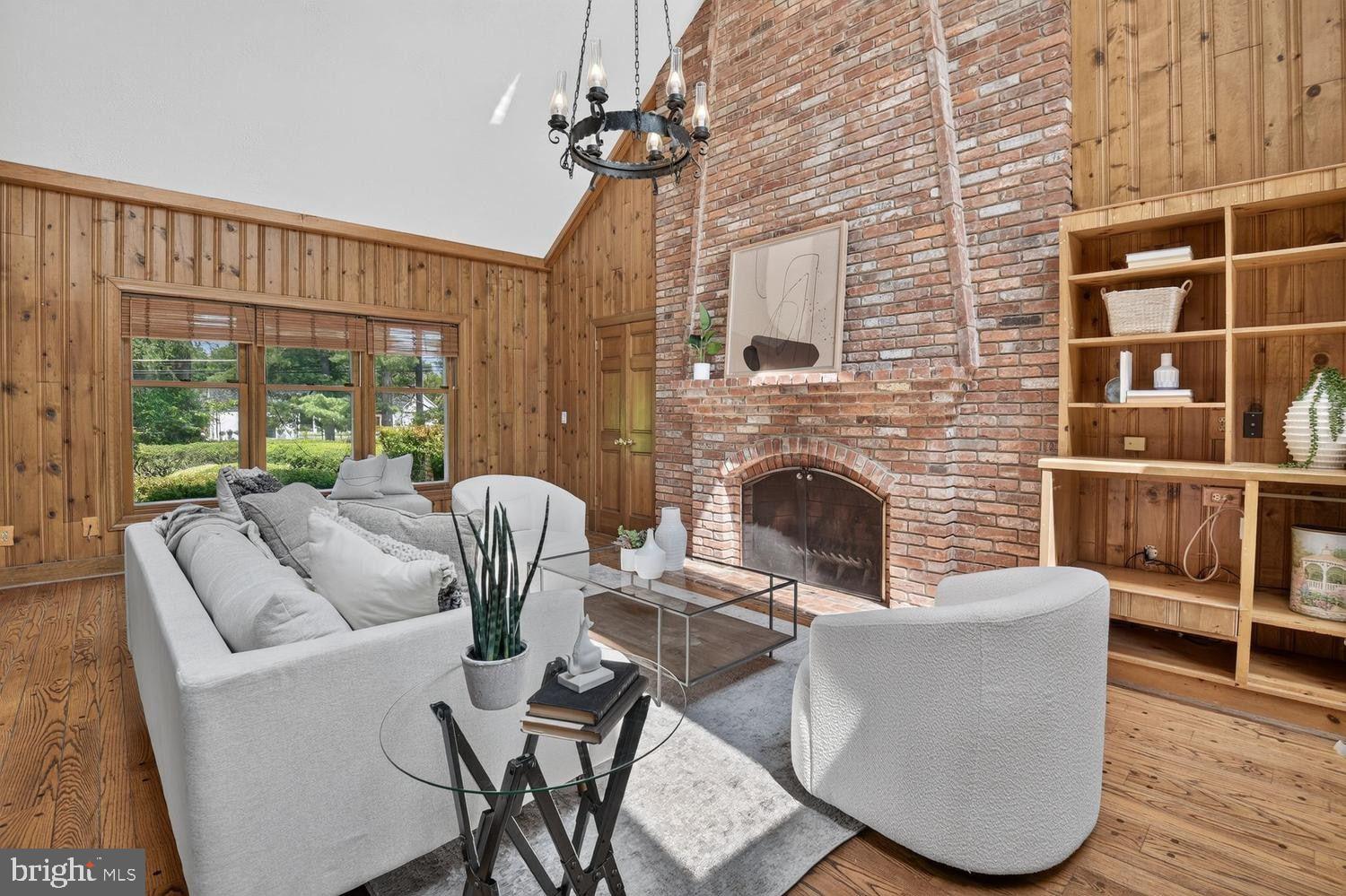 RIVER OAKS FARM - Residential