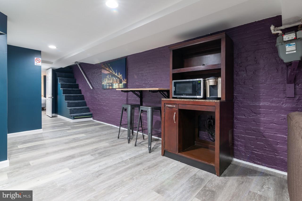 ELLWOOD PARK - Residential