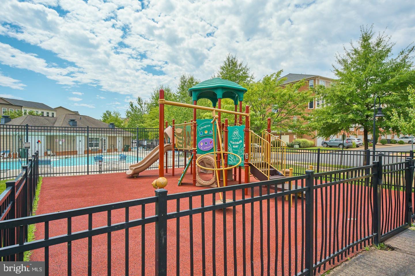 MARKET CENTER CONDOMINIUM - Residential