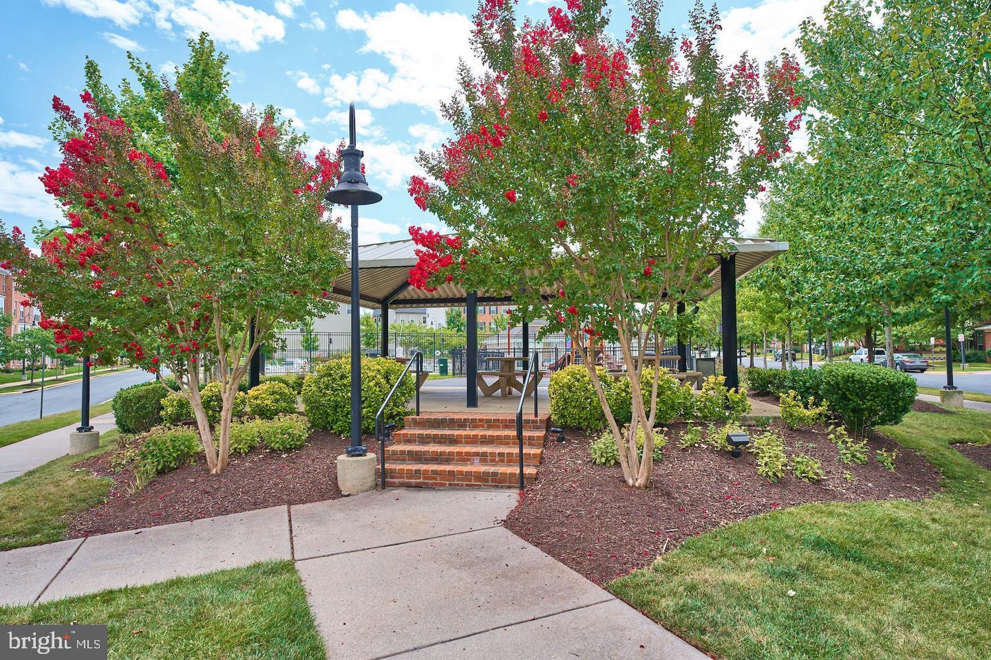 MARKET CENTER CONDOMINIUM - Residential