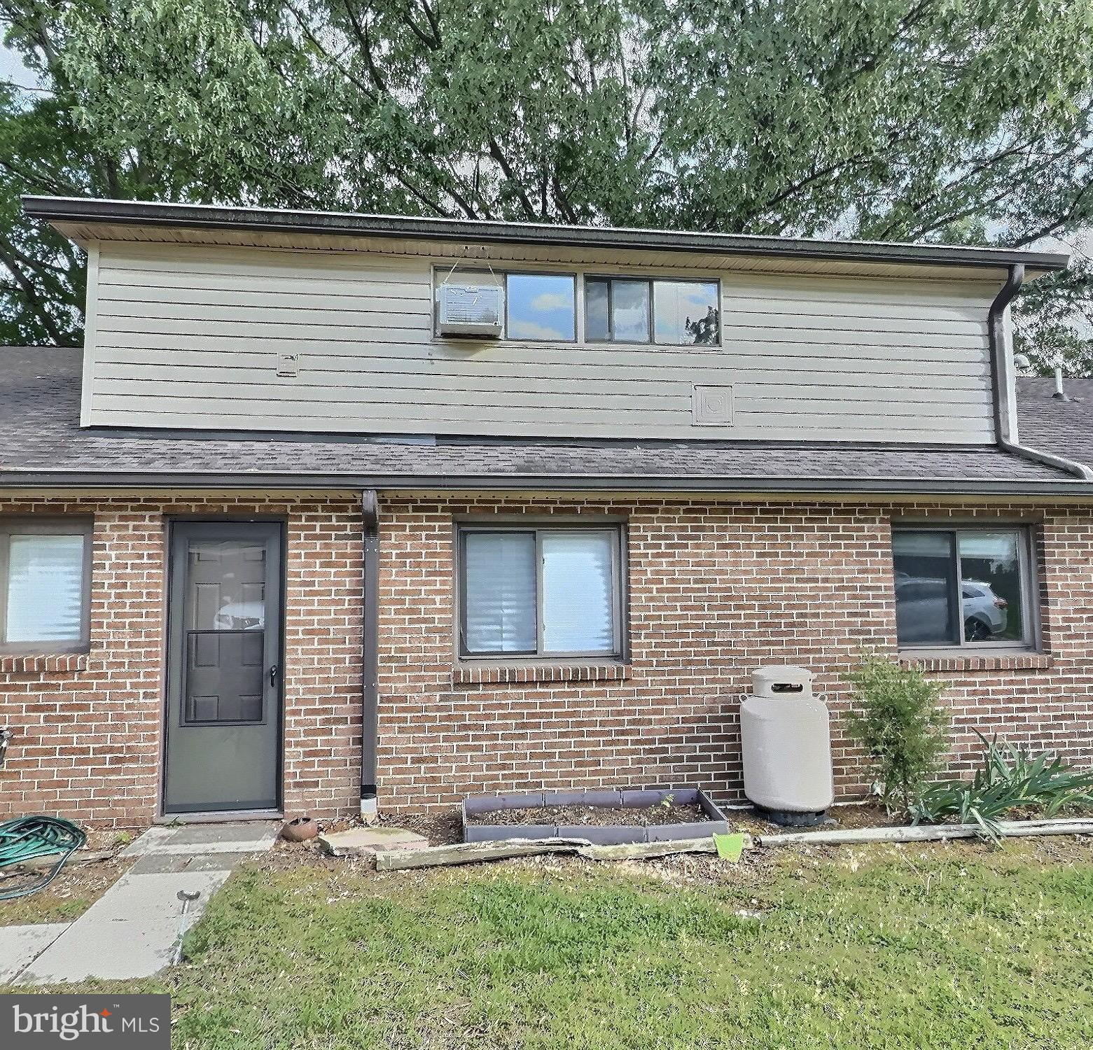 Efficiency apartment in Bryans Road.  Monthly rent of  $1,060 for one person only.  Maximum Occupancy is 1 person. Washer in Dryer in unit.  No pets and no smoking permitted.  Landlord requests a minimum credit score of 640 with no negative rental history.  Looking for a one year lease. Monthly parking fee of $60 per vehicle.