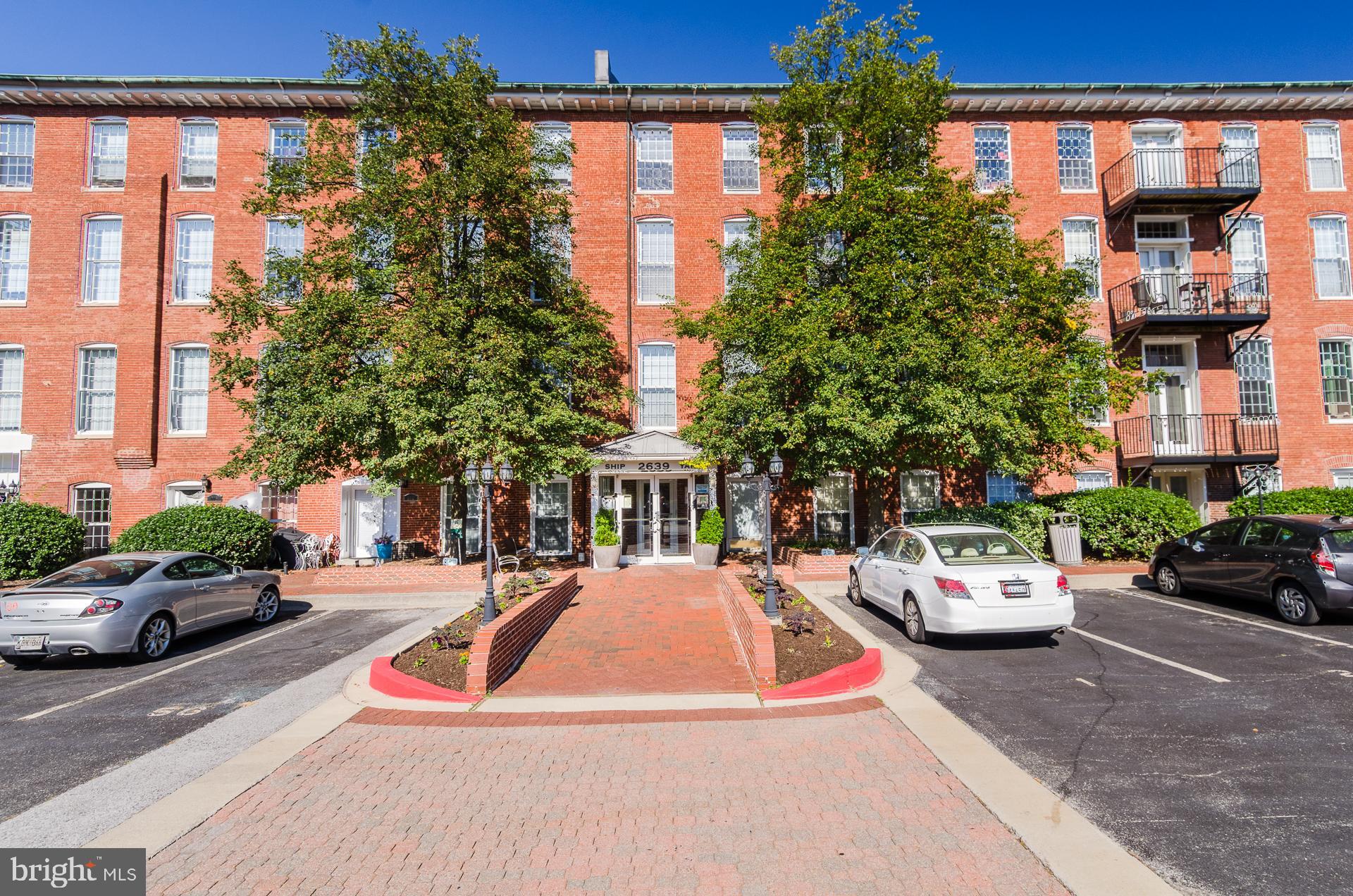 Resort Style Living in the City!!!!    Rarely available Bi Level Unit.    Located in a secure building.  Parking!!!
Just seconds from the water, Canton Square and all city living has to  offer.
Available Immediately.  Pets case by case