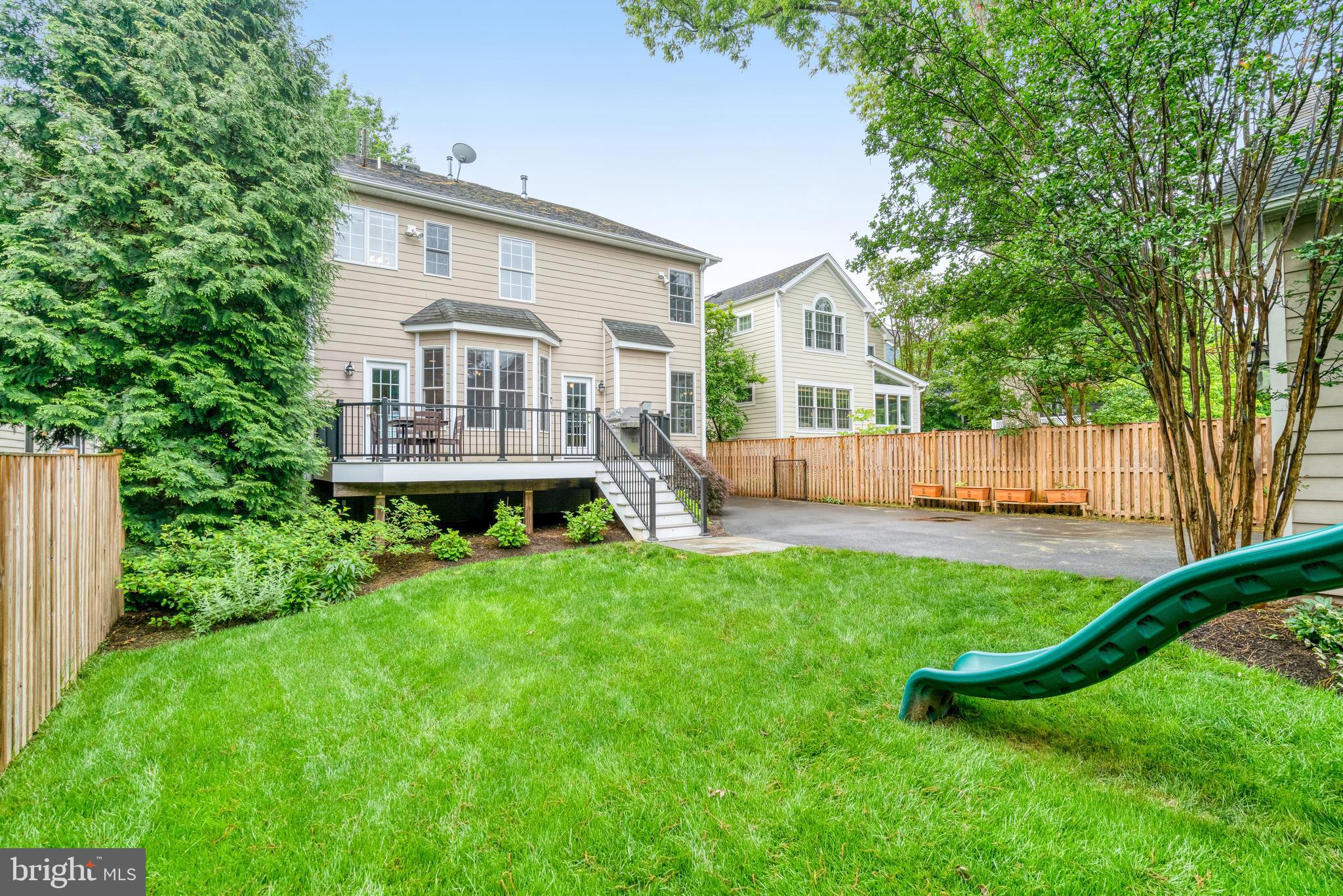 OVER LEE KNOLLS - Residential