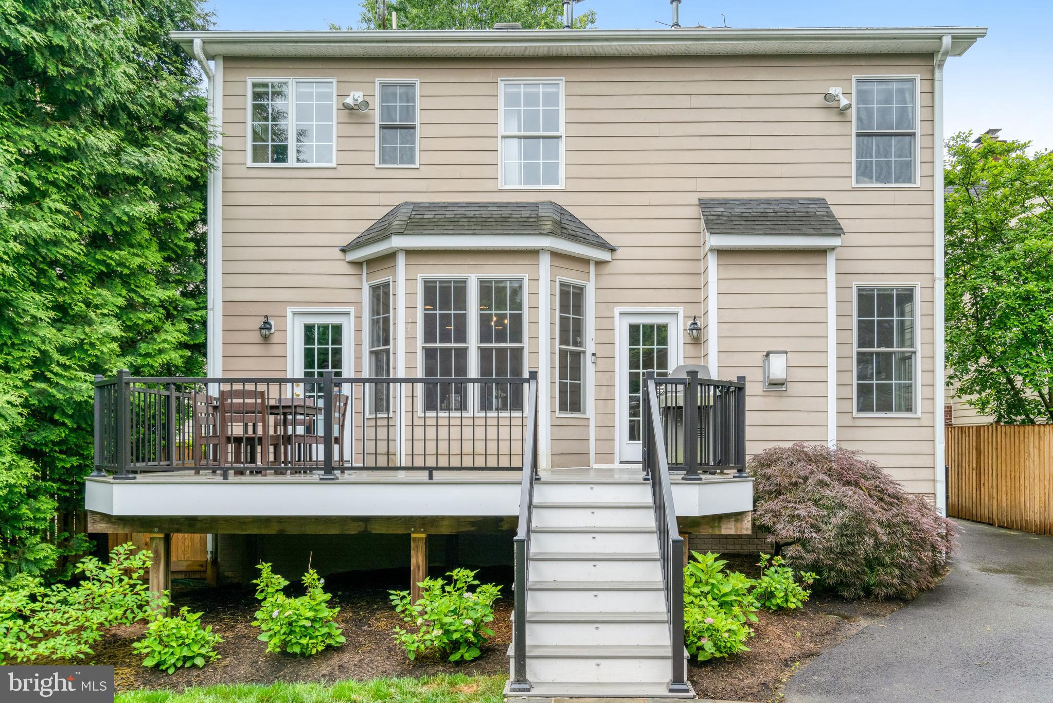 OVER LEE KNOLLS - Residential