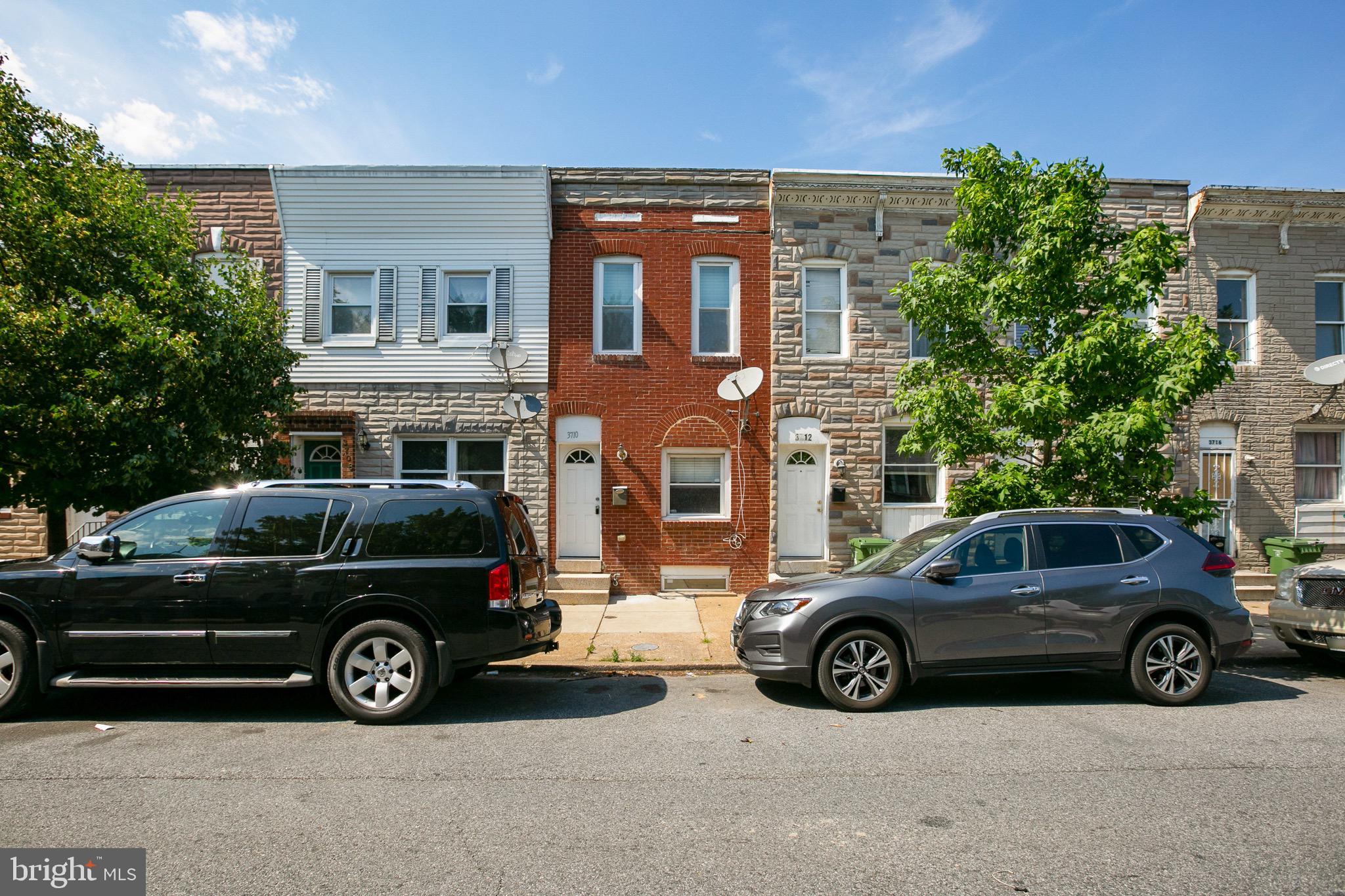 HARDWOOD FLOORS, OPEN KITCHEN, GRANITE COUNTER TOPS!! SPACIOUS OUTSIDE PATIO WITH FENCE! FULLY FINISHED BASEMENT WITH CARPET AND FULL BATHROOM! UPPER LEVEL FULLY CARPETED, LOTS OF NATURAL SUNLIGHT, TWO LARGE BEDROOMS AND BATHROOMS!!   PROFESSIONALLY MANAGED!!  SCHEDULE YOUR SHOWING TODAY!!