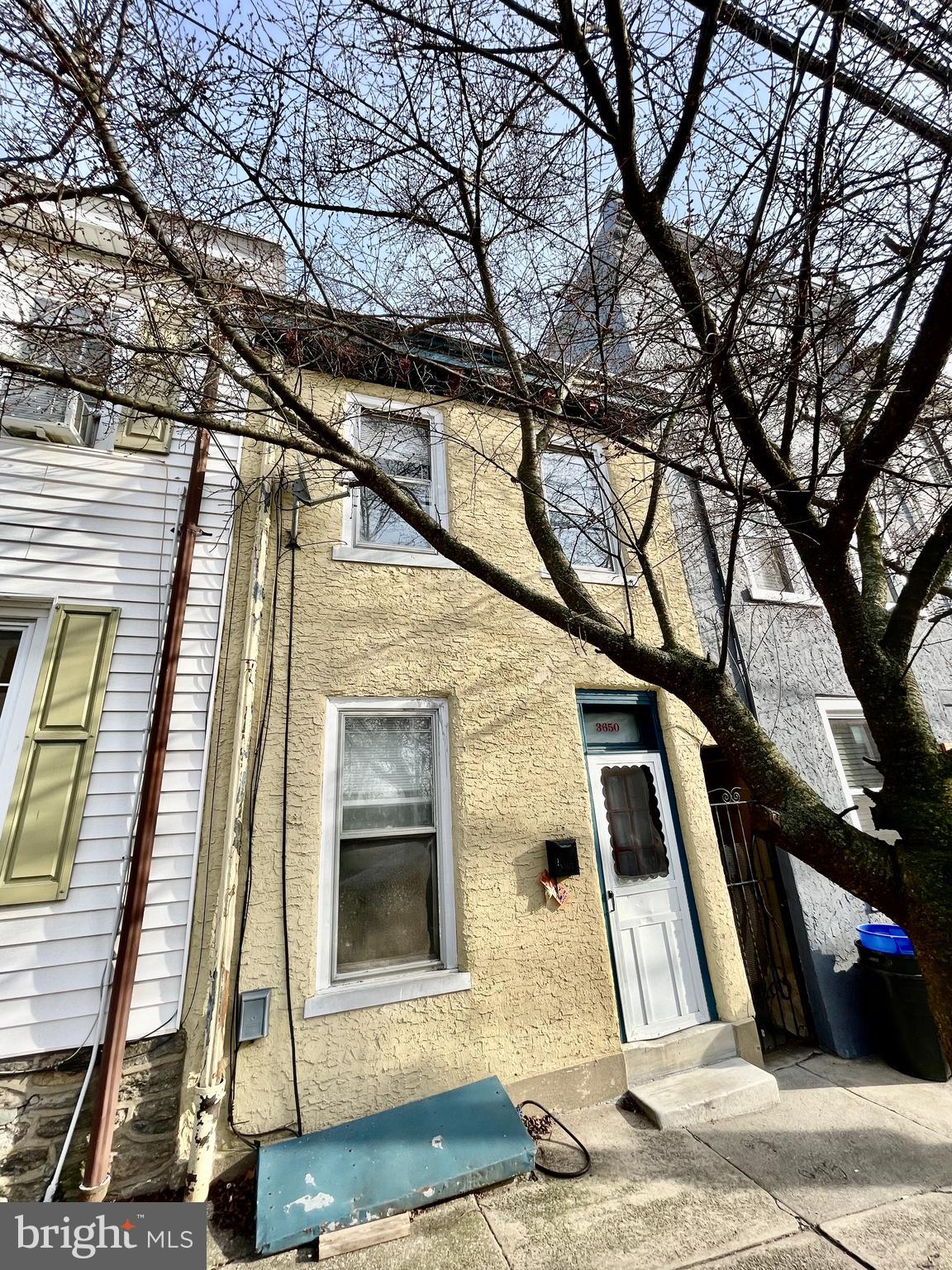 EAST FALLS - Residential Lease