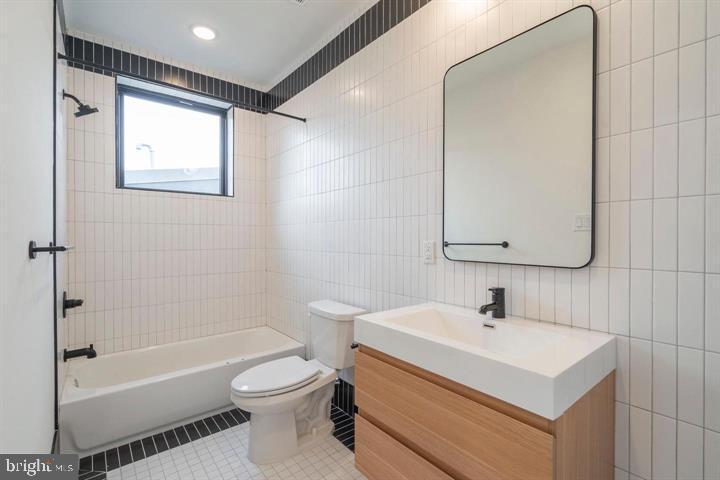 FISHTOWN - Commercial Sale
