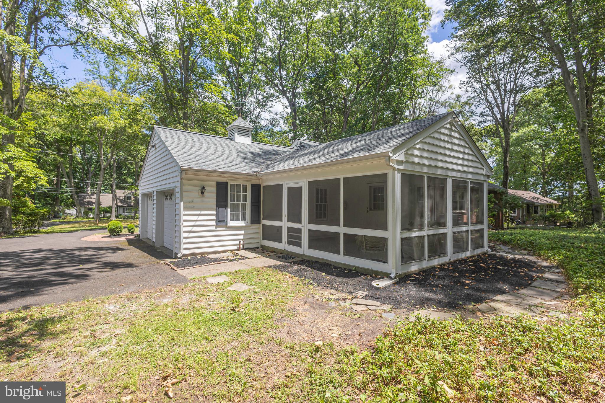 PEBBLE HILL - Residential