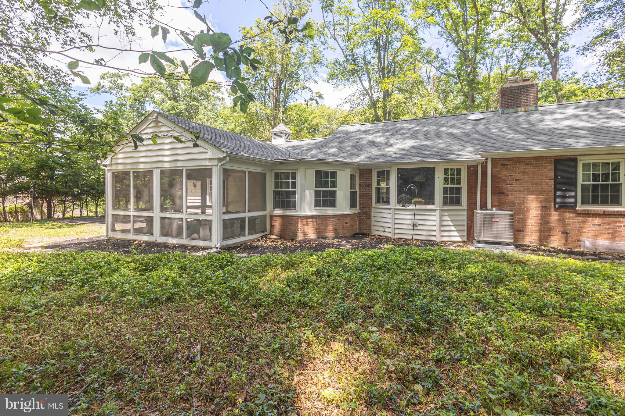 PEBBLE HILL - Residential