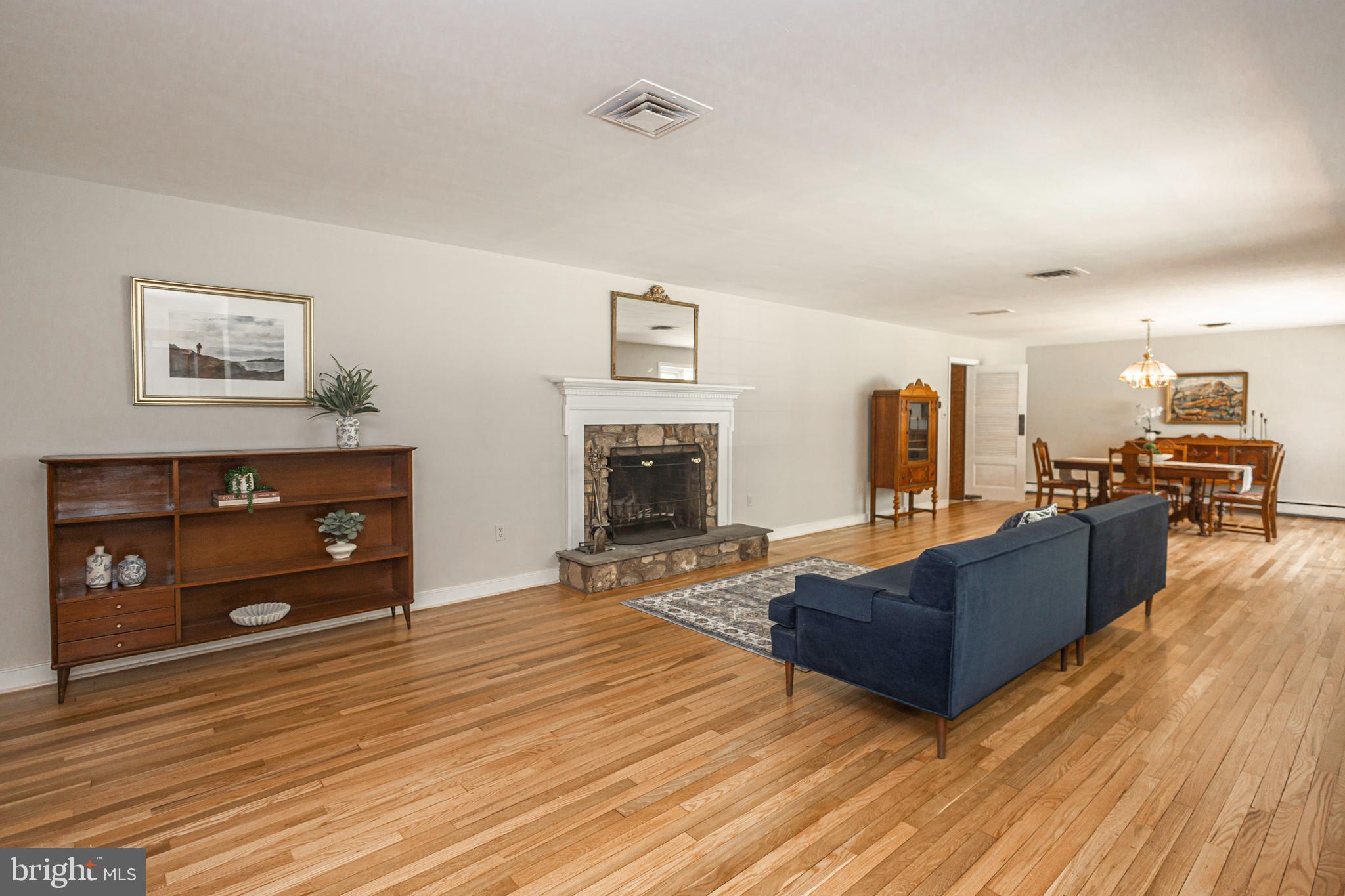 PEBBLE HILL - Residential