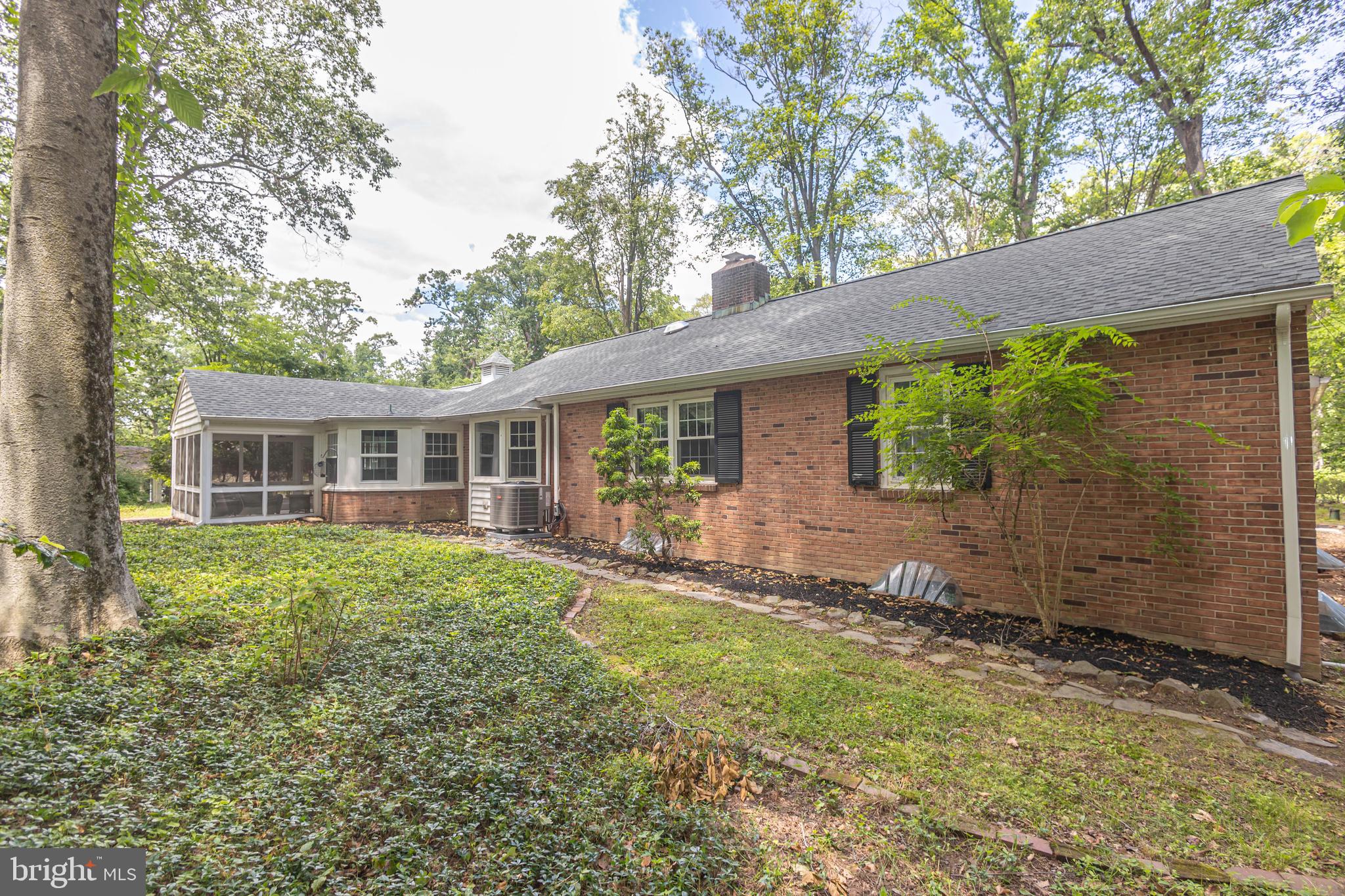 PEBBLE HILL - Residential