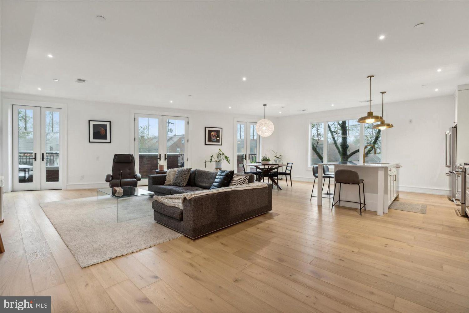 CHESTNUT HILL - Residential