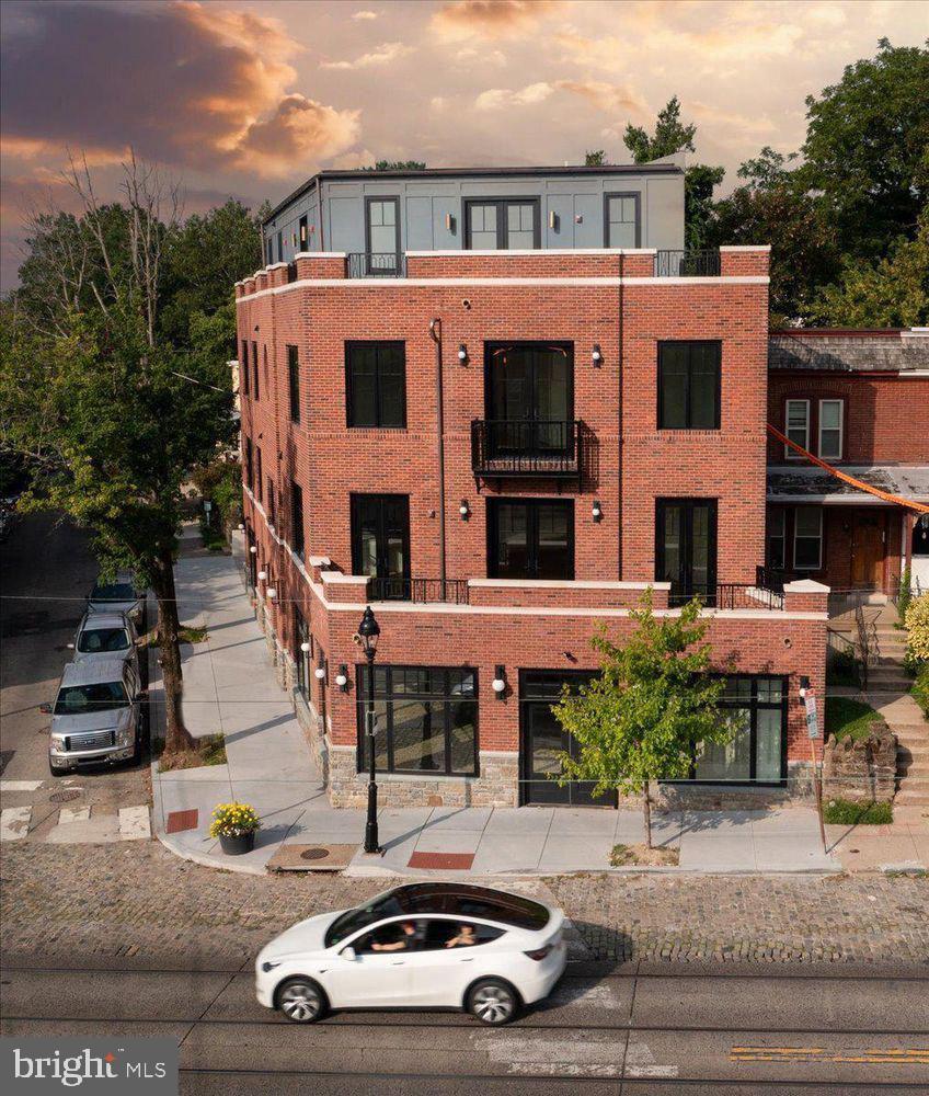 CHESTNUT HILL - Residential