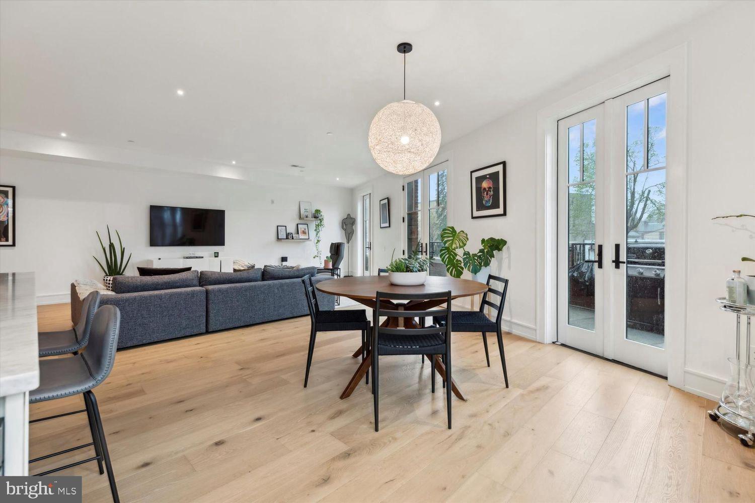 CHESTNUT HILL - Residential