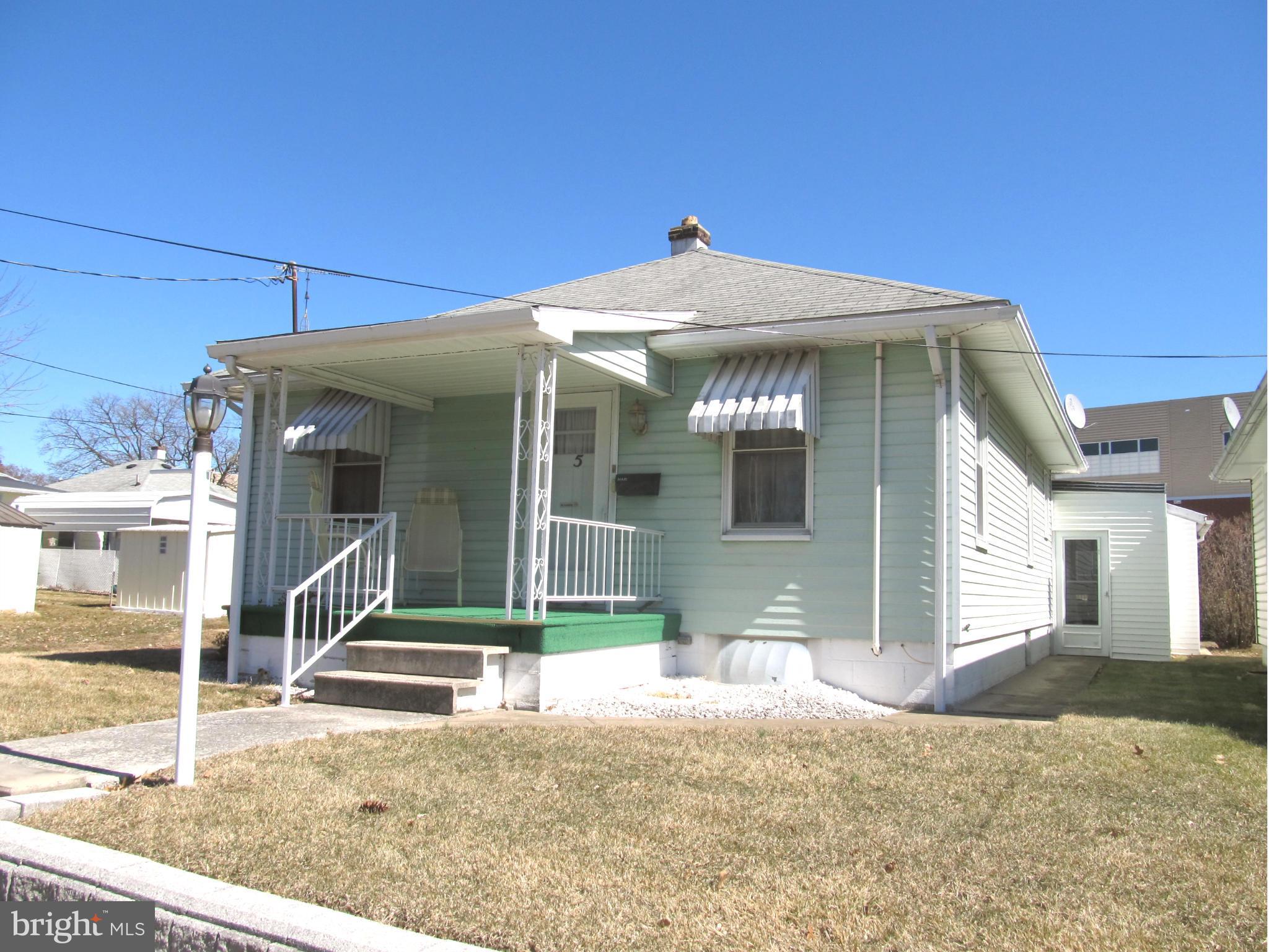 ADORABLE AFFORDABLE HOME IN EXCELLENT CONDITION. GREAT UPDATED KITCHEN WITH AL APPLIANCES INCLUDING WASHER/DRYER. FULL BASEMENT WITH WORKSHOP, FAMILY ROOM, HALF BATH. LARGE ENCLOSED PORCH, LARGE CARPORT. GREAT LOCATION NEAR SCHOOL, SHOPPING,BANKS AND RESTAURANTS.