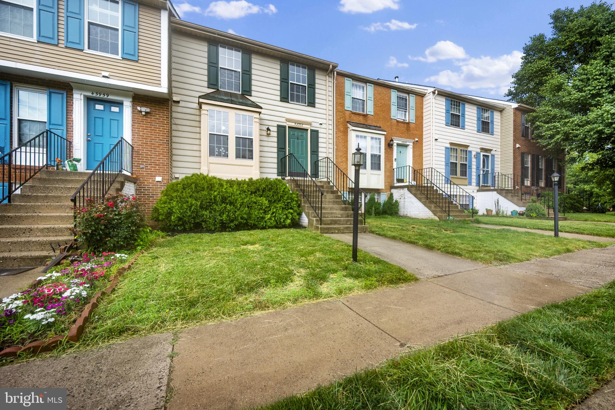 ASHBURN VILLAGE - Residential