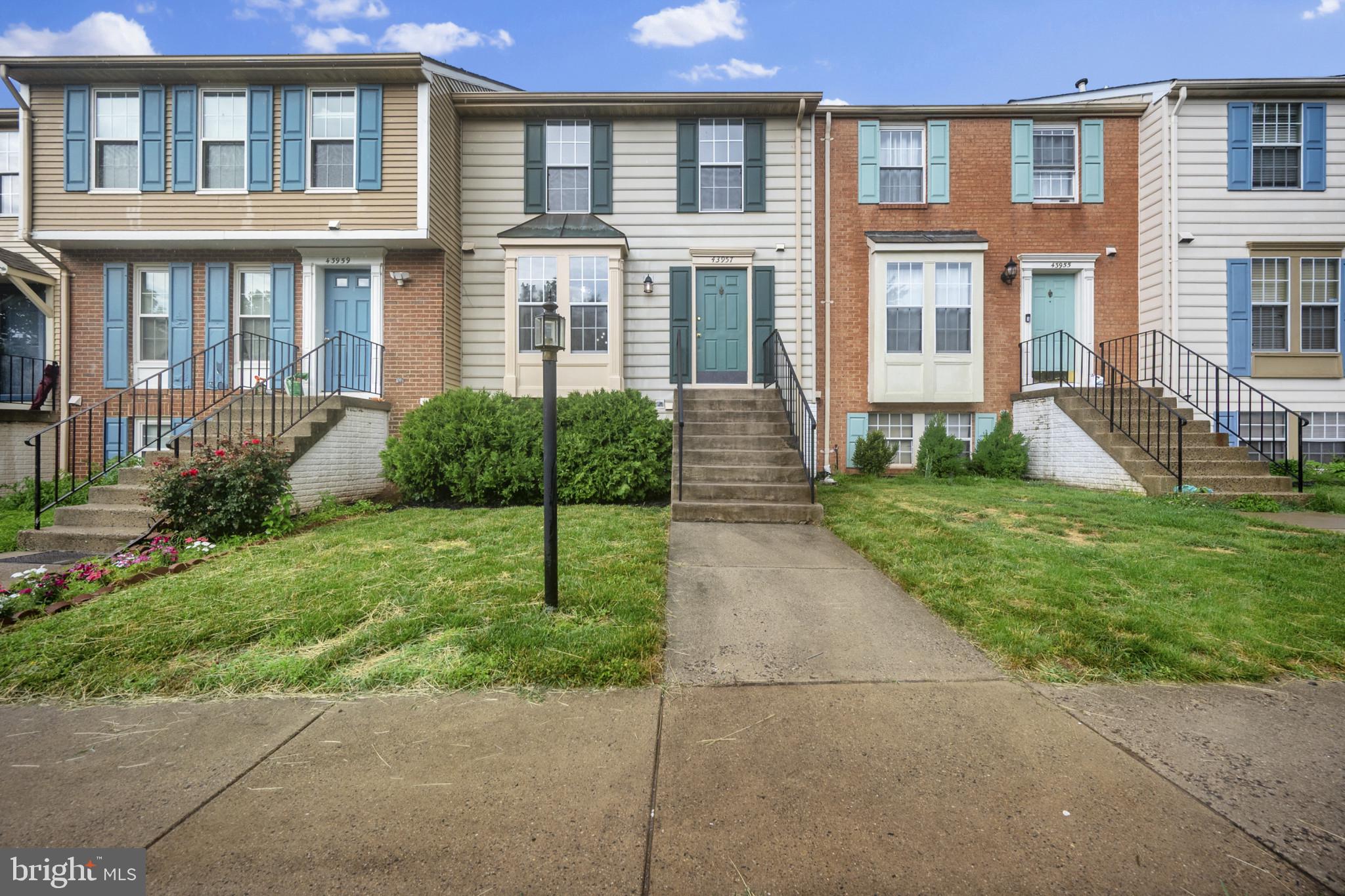 ASHBURN VILLAGE - Residential