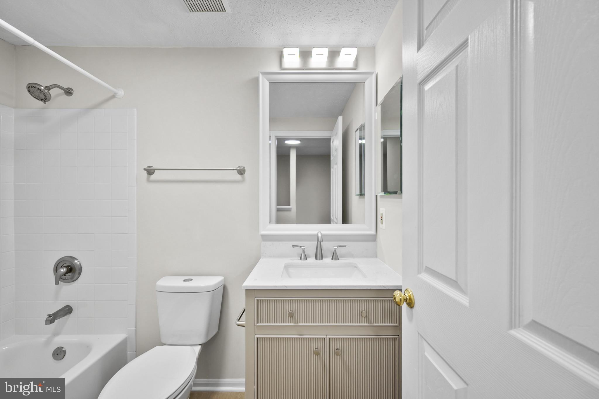 ASHBURN VILLAGE - Residential